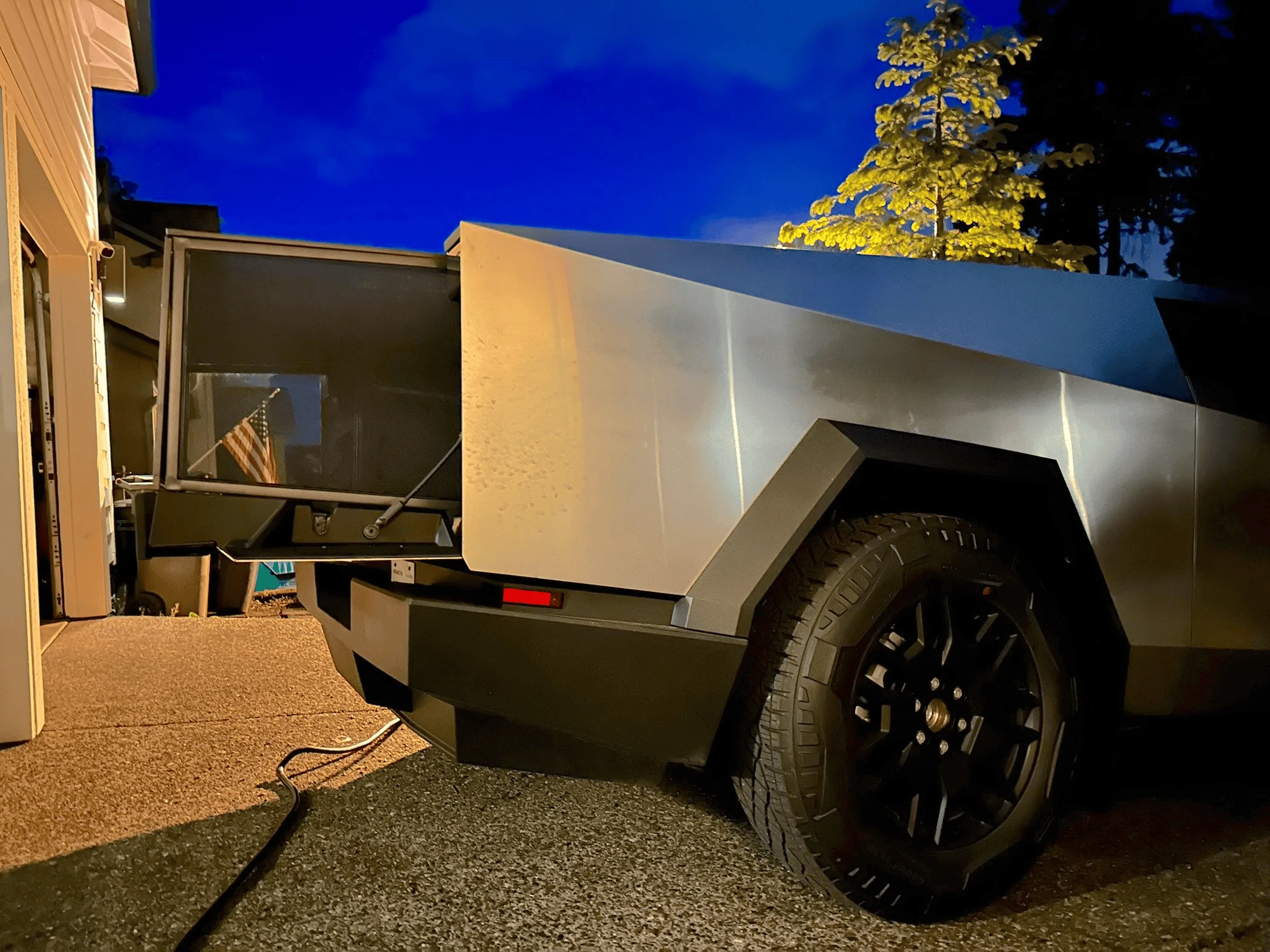 Tesla Cybertruck CyberScreen Bed Extension Camping Mod 1716549439904-58