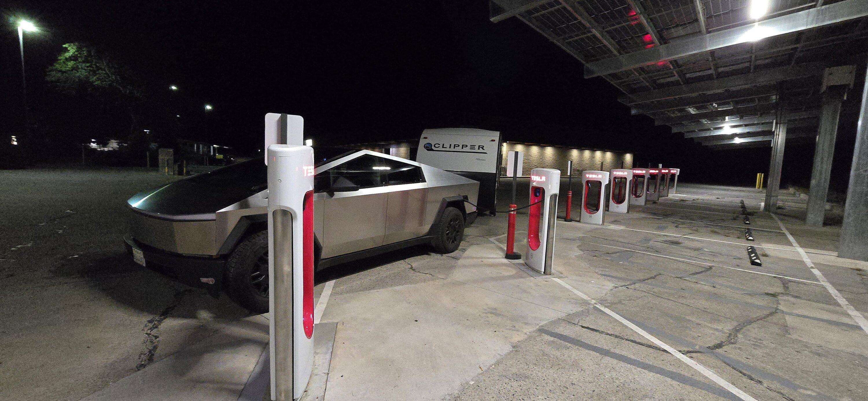 Tesla Cybertruck Towing trailer to Yosemite for 2 days with Cybertruck 20240517_223530