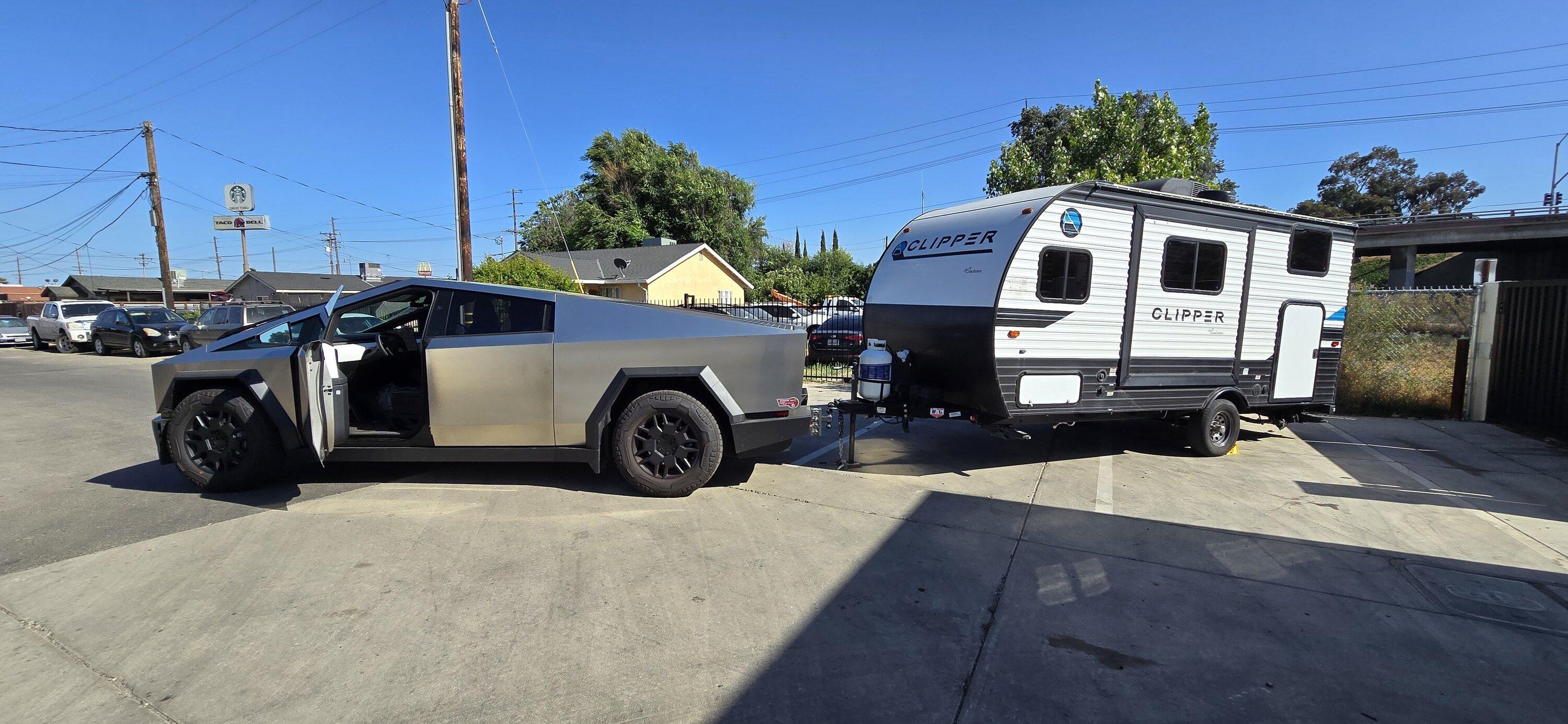 Tesla Cybertruck Towing trailer to Yosemite for 2 days with Cybertruck 20240519_164836