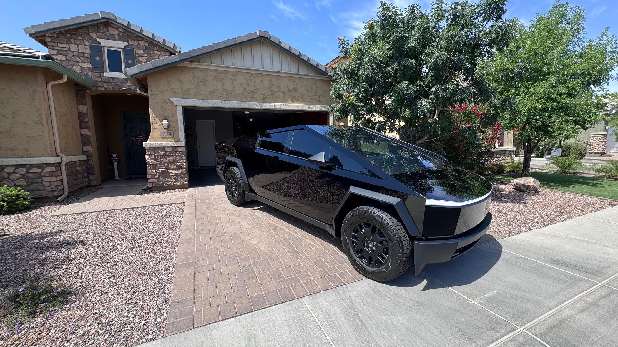 Tesla Cybertruck STEK Gloss Black / Ceramic Coat / Ceramic Tint IMG_6639