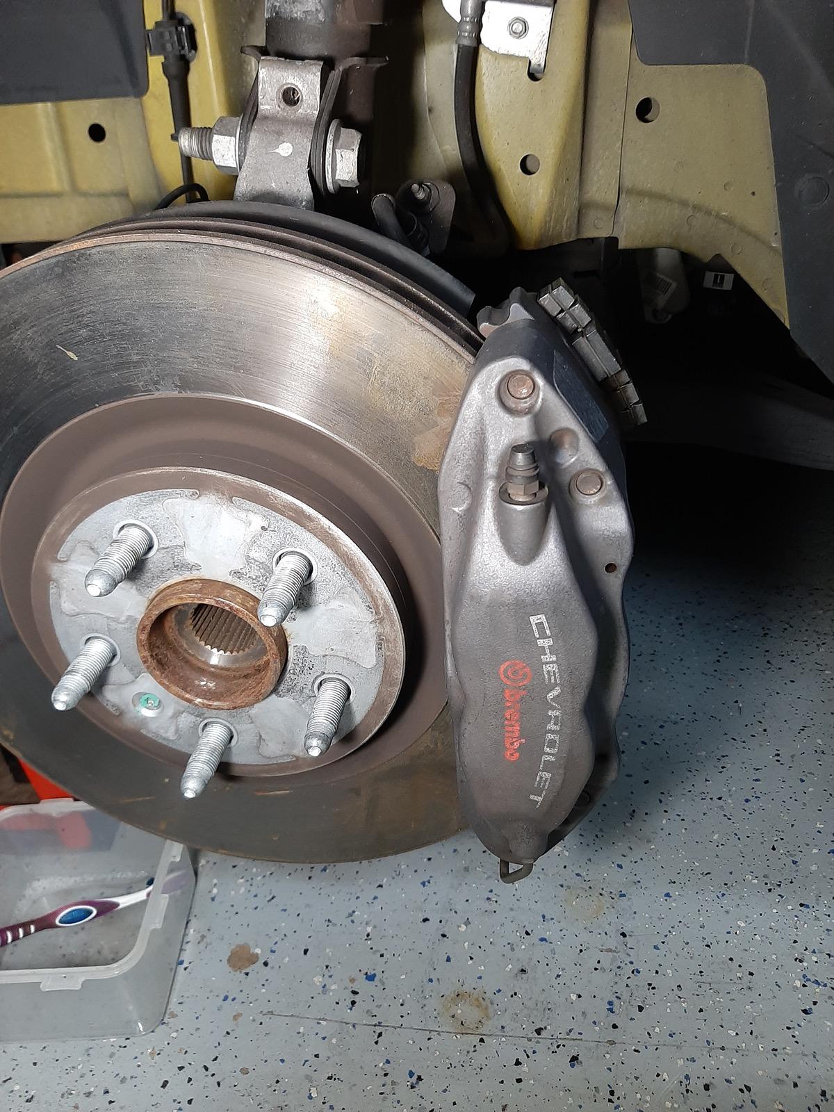 Tesla Cybertruck Rust in center of wheel hub? 27570