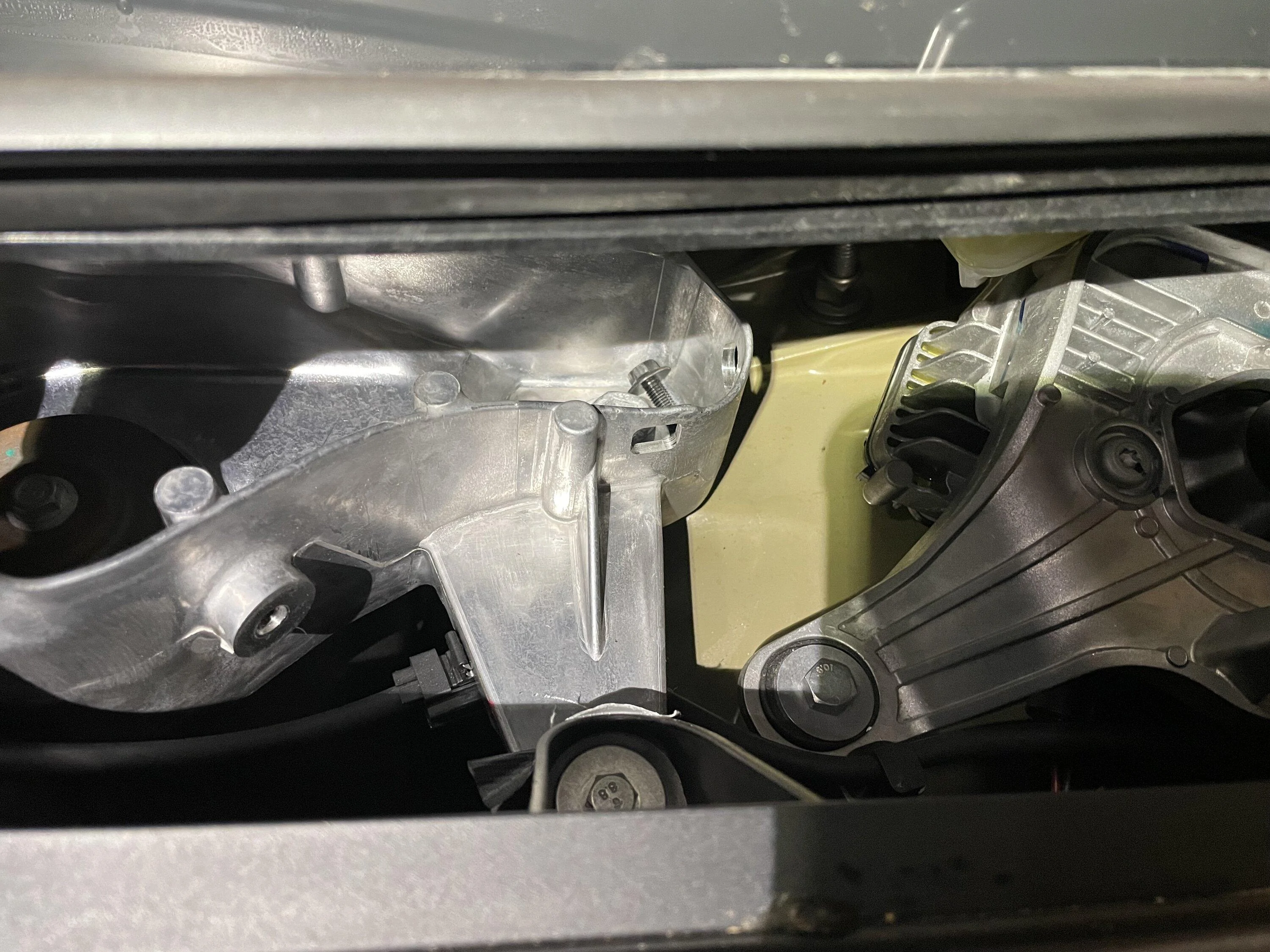 Tesla Cybertruck Brake fluid reservoir was not attached…. IMG_2151