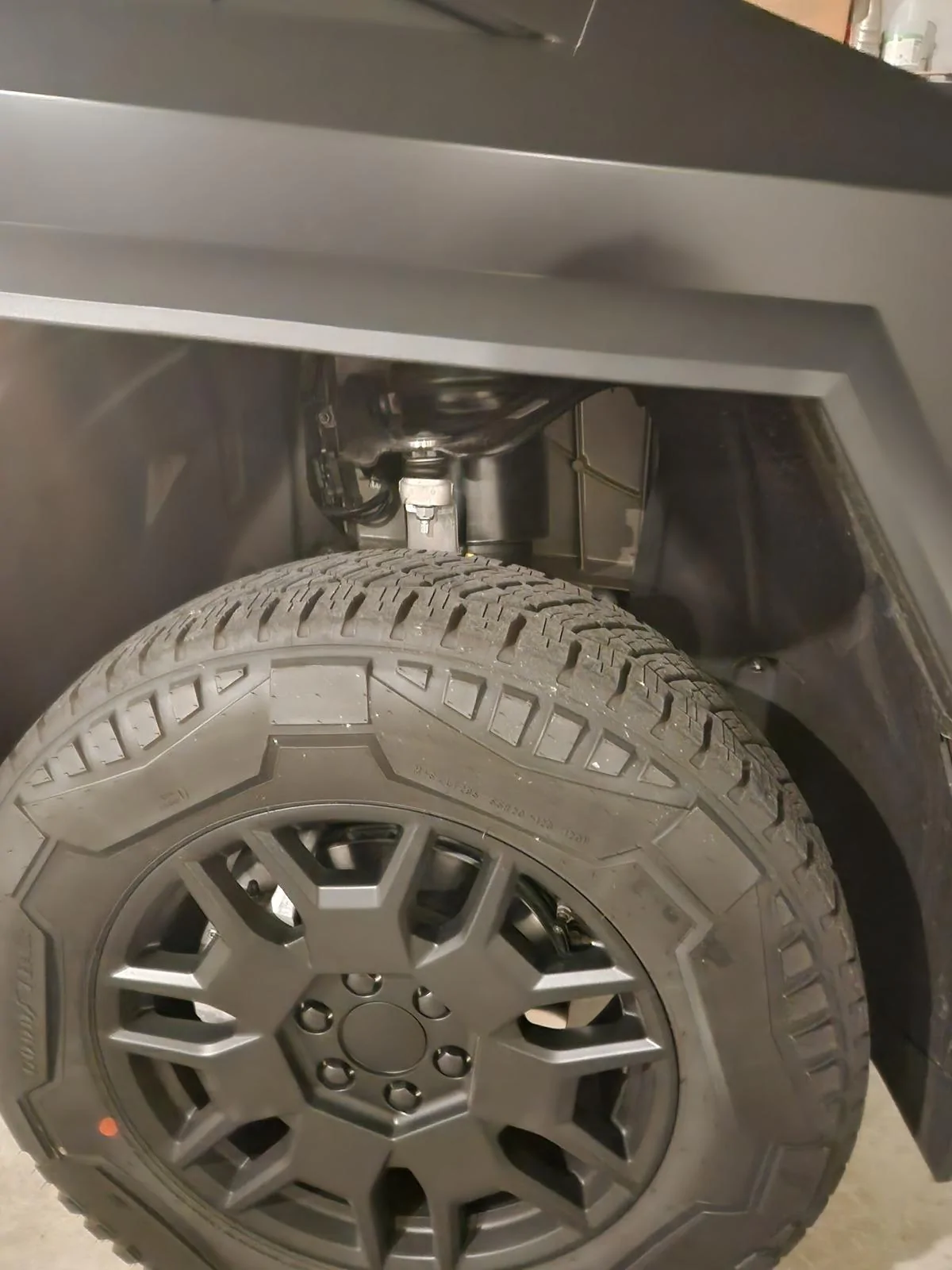 Tesla Cybertruck Suspension paint? 20240527_225531