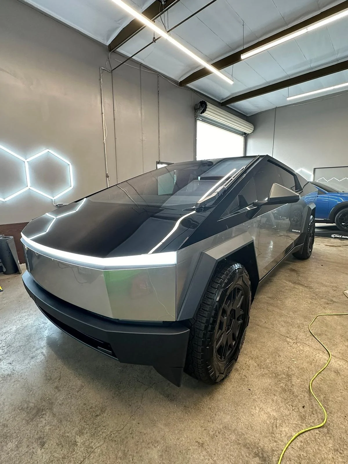 Tesla Cybertruck Two Tone Cybertruck : Top Wrap in Gloss Black PPF w/ Stainless Steel Bottom Two Tone Cybertruck : Gloss Black PPF Top : Stainless Steel Bottom 4