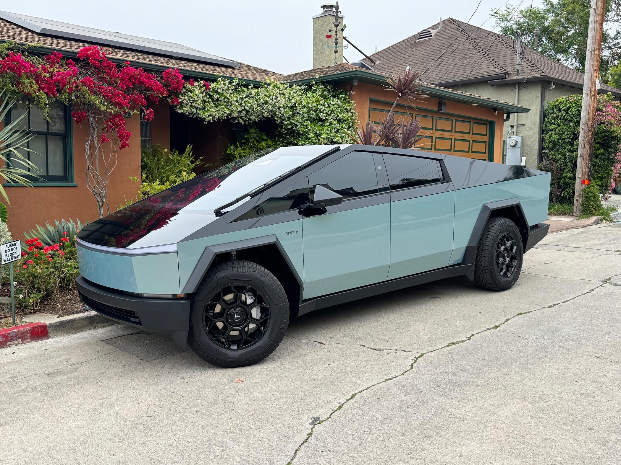 Tesla Cybertruck Two Tone Cybertruck : Top Wrap in Gloss Black PPF w/ Stainless Steel Bottom IMG_6978