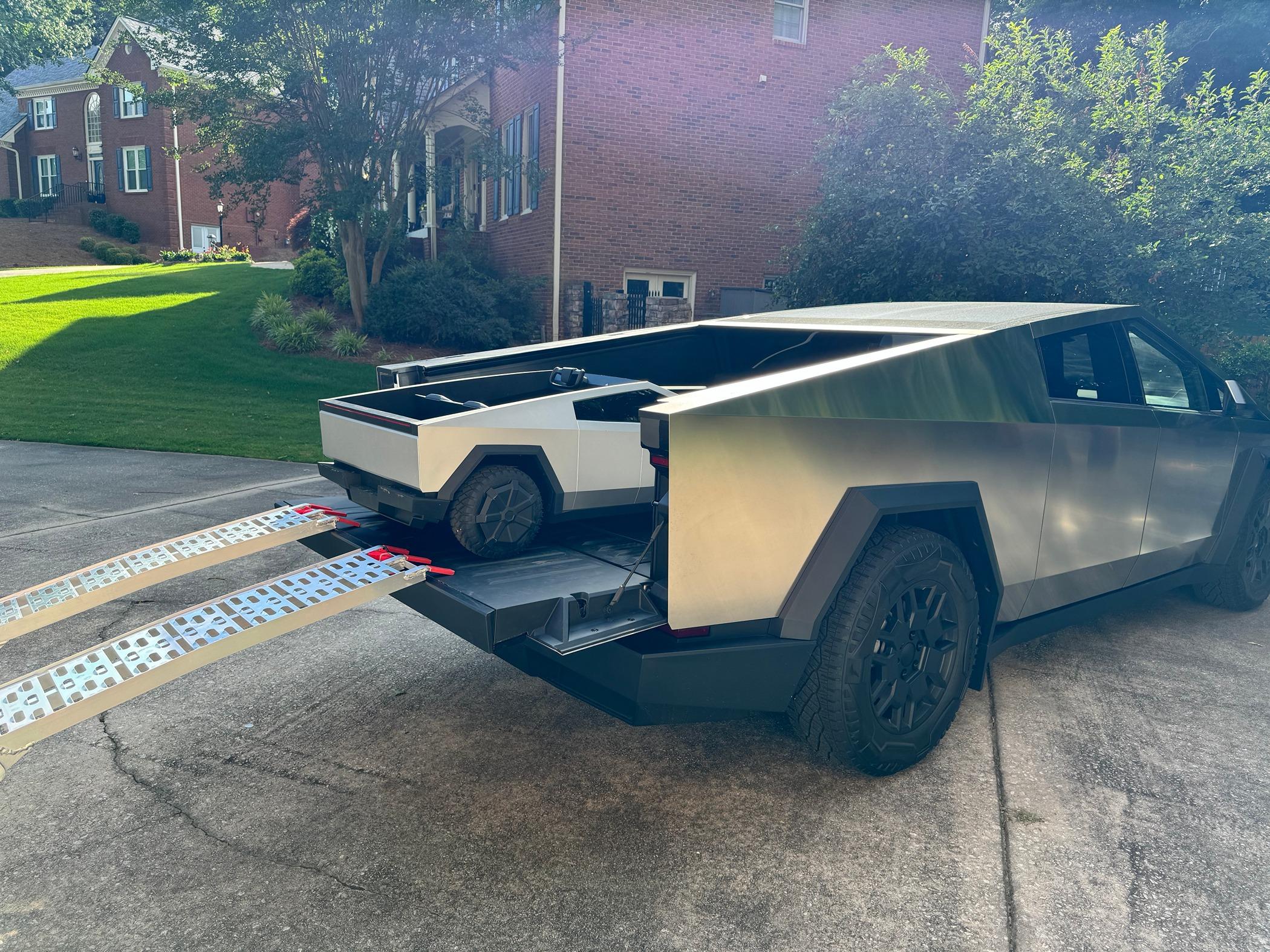 Tesla Cybertruck 🦾 Cybertruck doing truck stuff!  Post your photos! IMG_1069