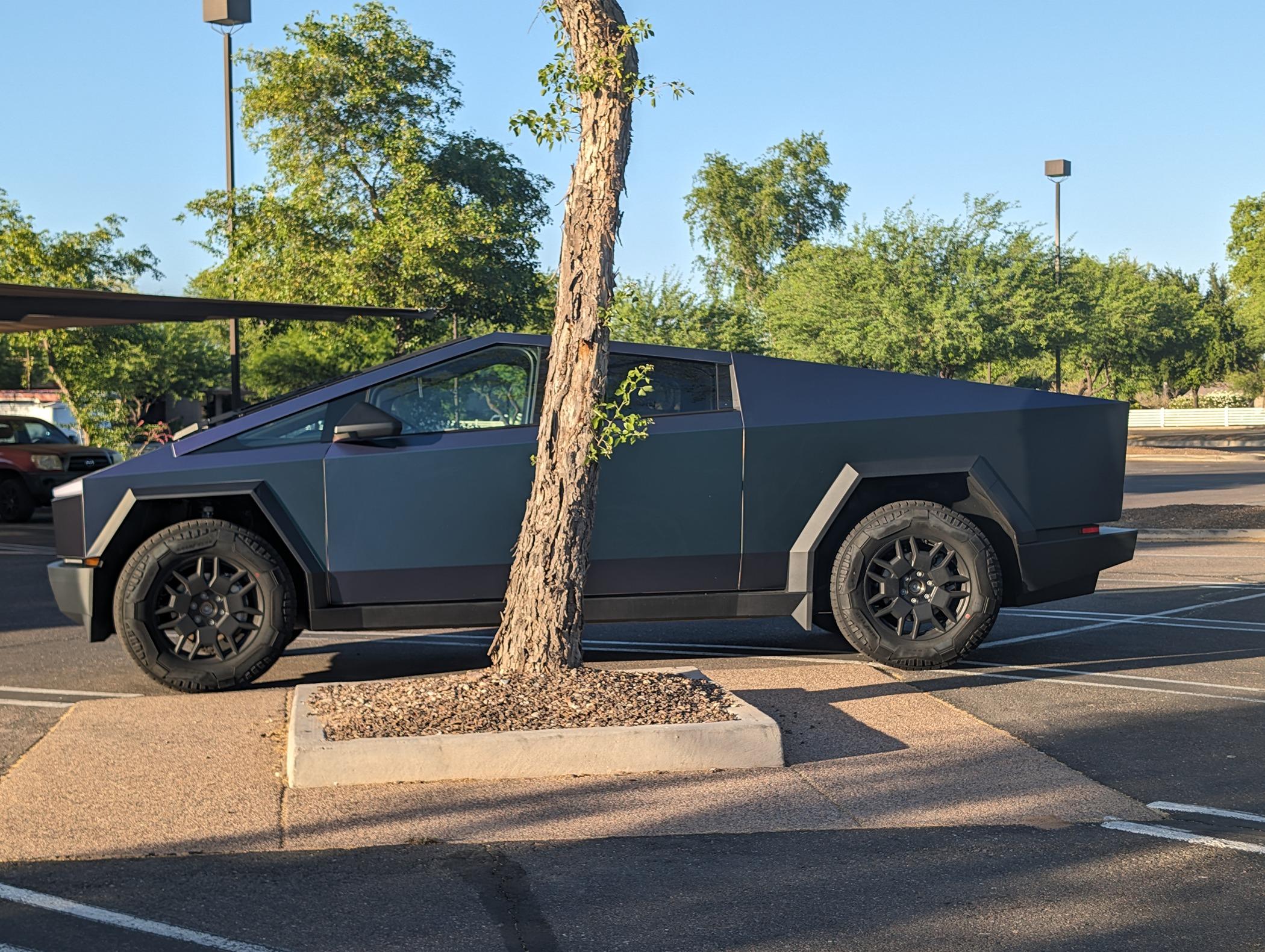 Tesla Cybertruck Color-changing Aurora wrap 🪅 in Arizona PXL_20240530_011608080