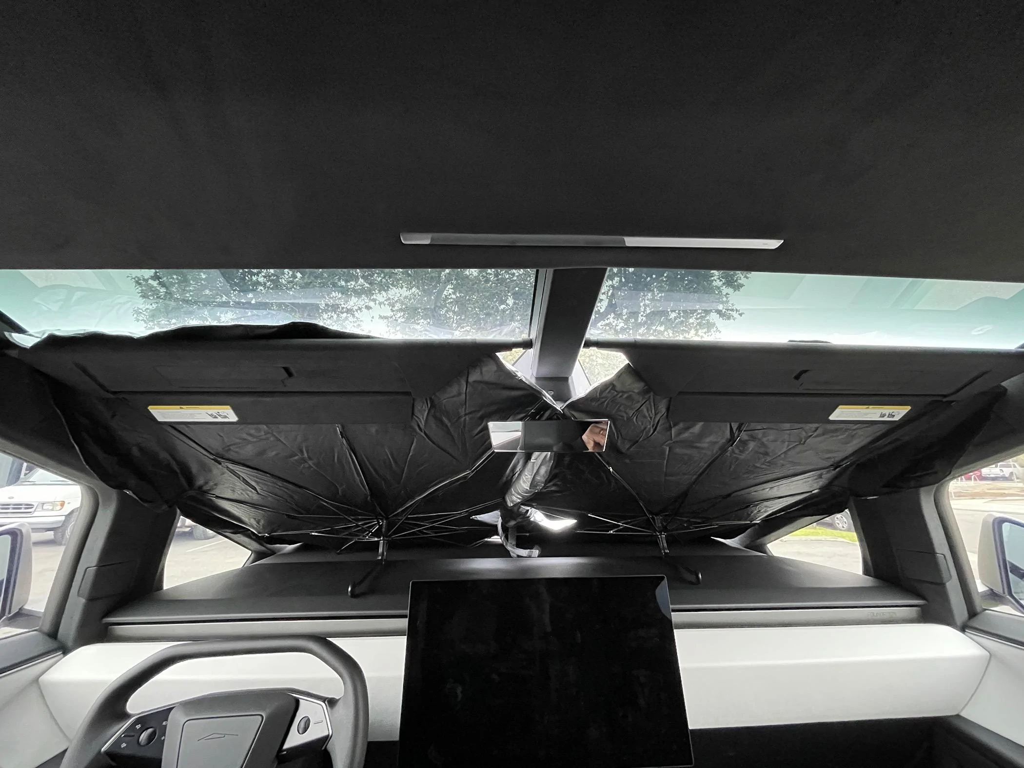 Tesla Cybertruck Umbrella Sun Shades Help Reducing Cabin’s Temp Or Not. IMG_1098