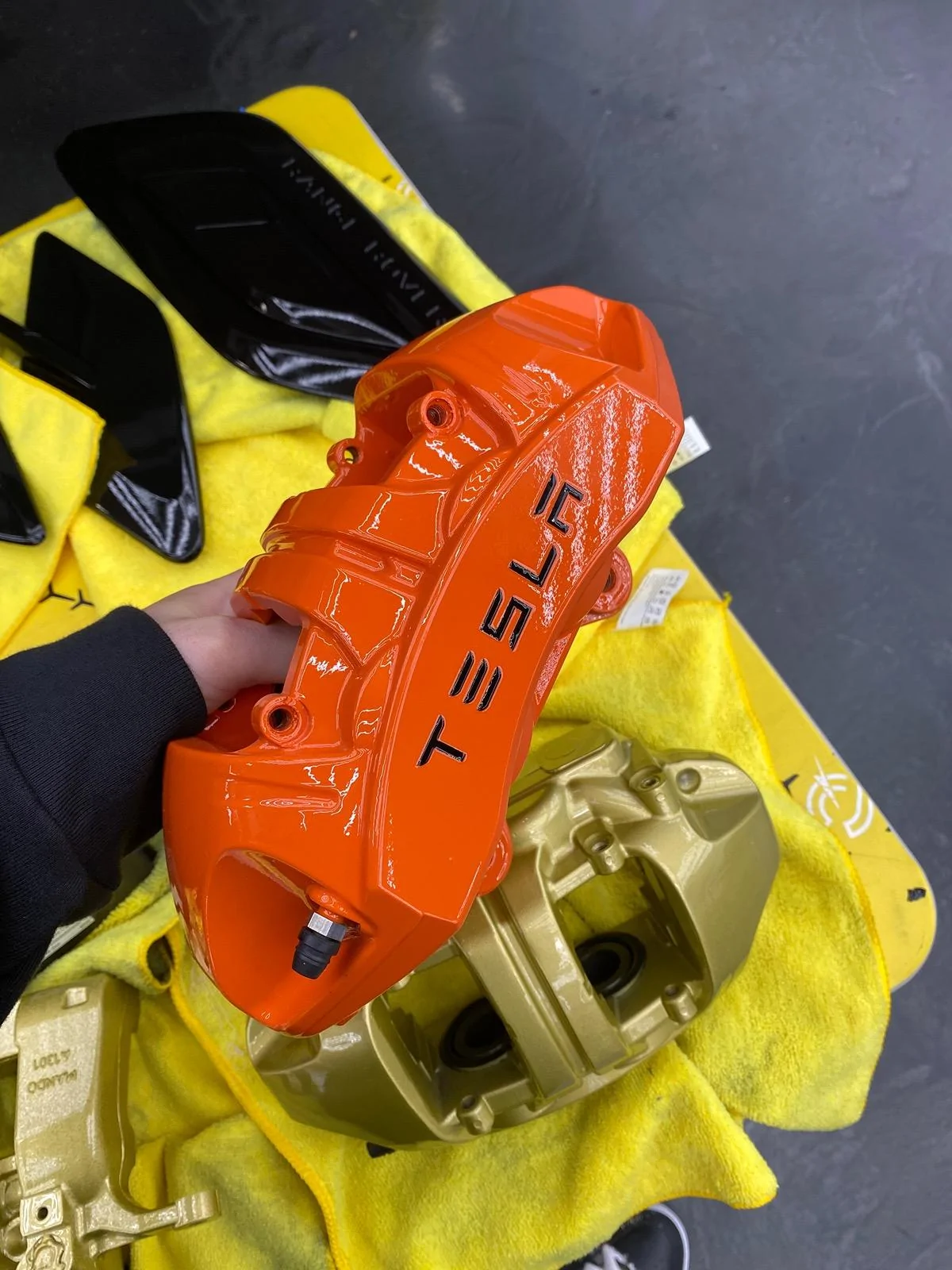 Tesla Cybertruck Caliper paint? IMG_4027