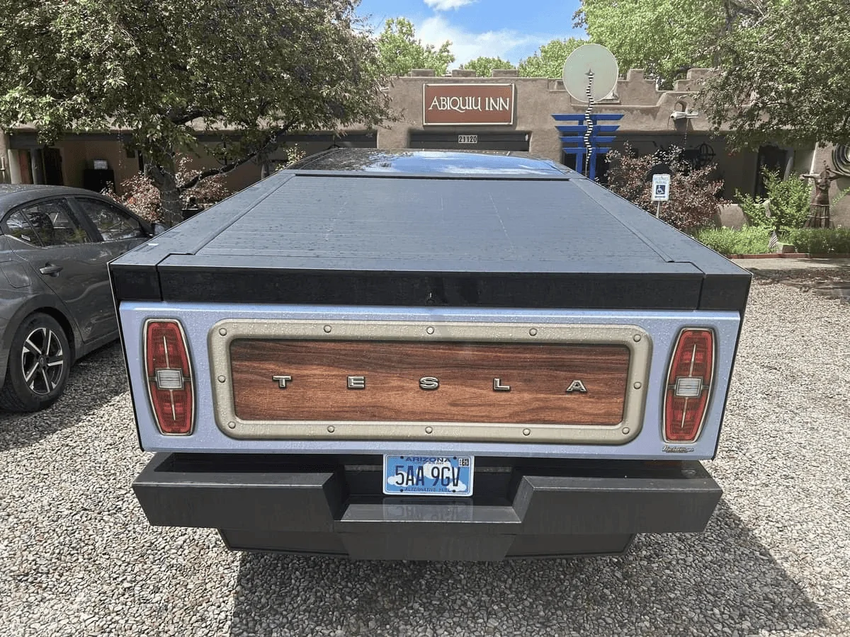 Tesla Cybertruck CyberSquire Woodie Wrap! 1717250211108-m2
