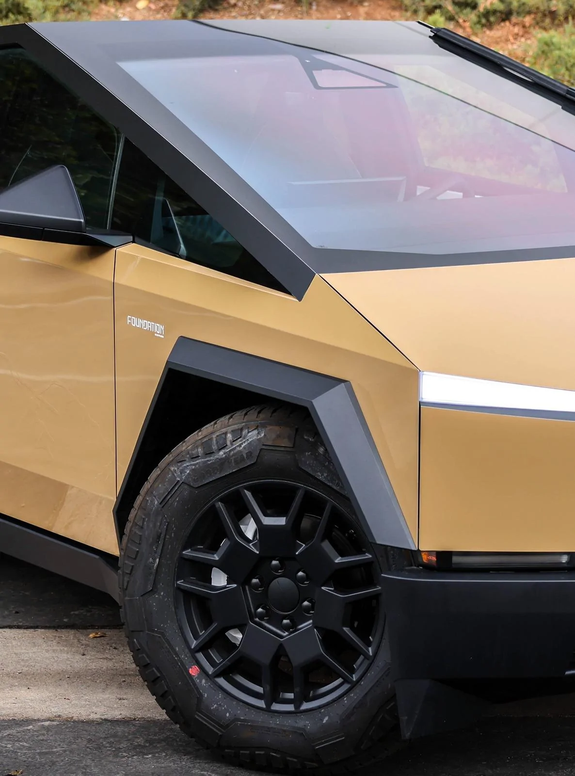 Tesla Cybertruck Caliper paint? 1000009836
