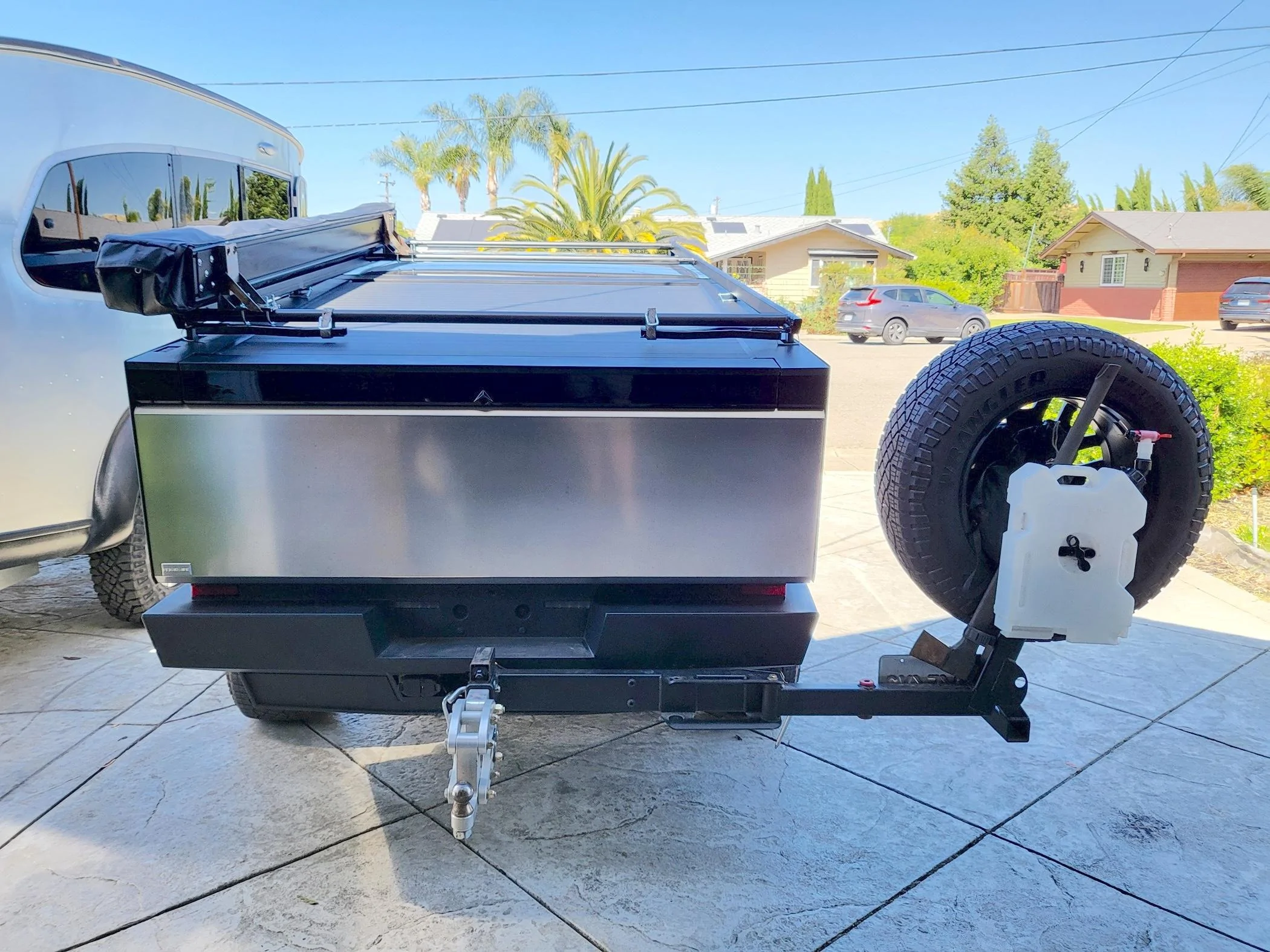 Tesla Cybertruck To AXE or not to AXE?  Yes let's AXE!!! 20240601_154024