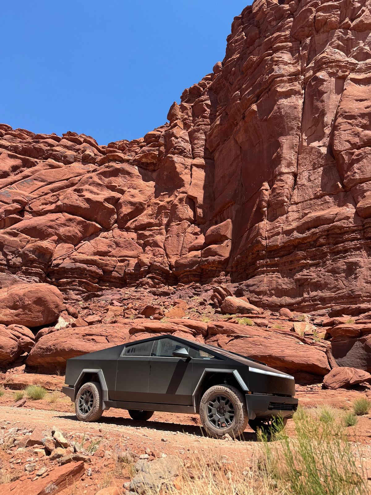 Tesla Cybertruck Daily random Cybertruck photos thread - Post Yours! 📸 🤳 IMG_1575