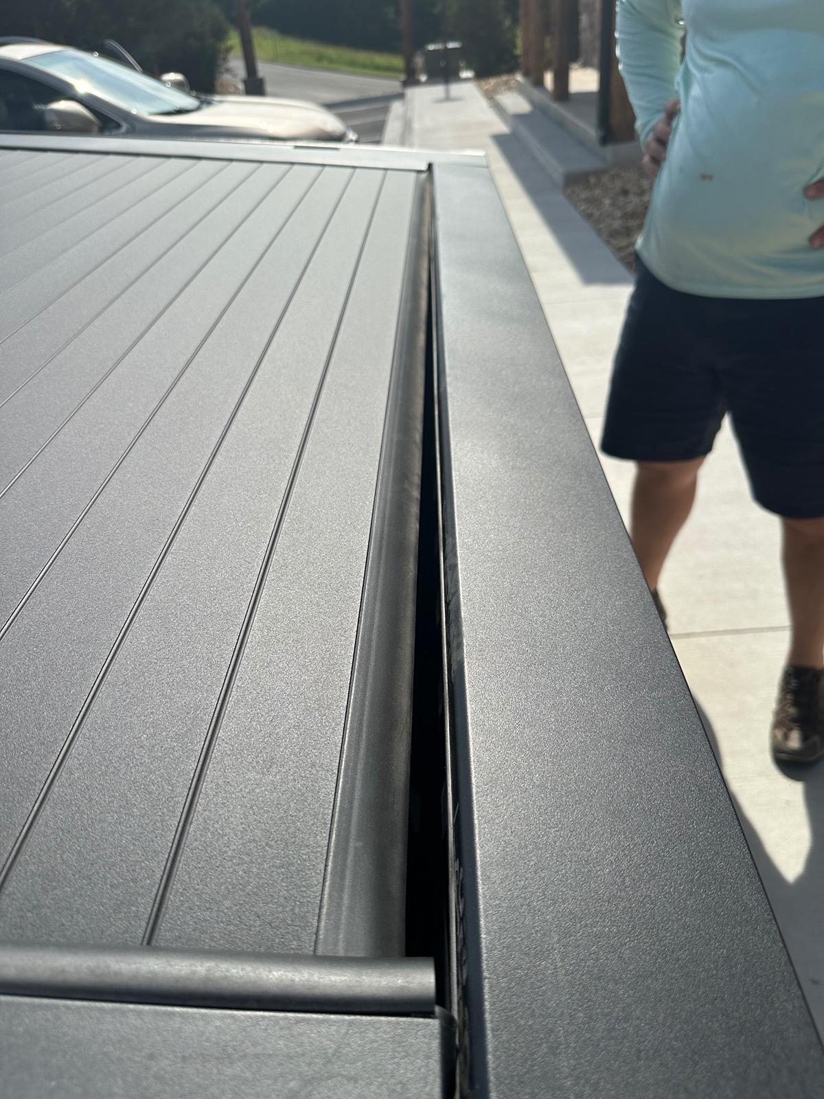 Tesla Cybertruck Tonneau Misaligned or seal broken IMG_1478