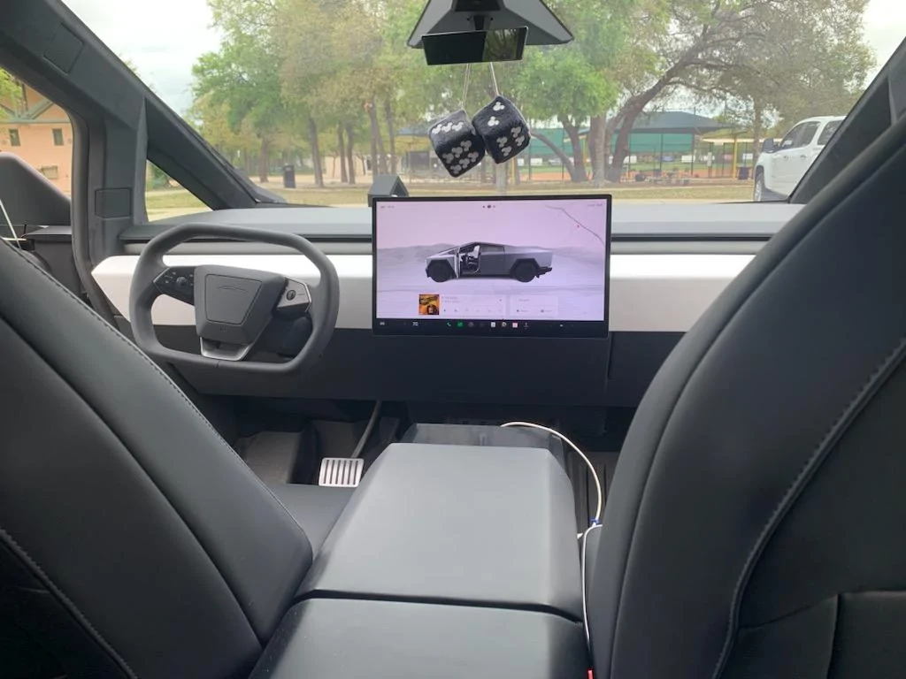 Tesla Cybertruck Public REACTIONS to Your Cybertruck (and Your Reaction)? [Admin Warning: NO POLITICS] CT next door 2