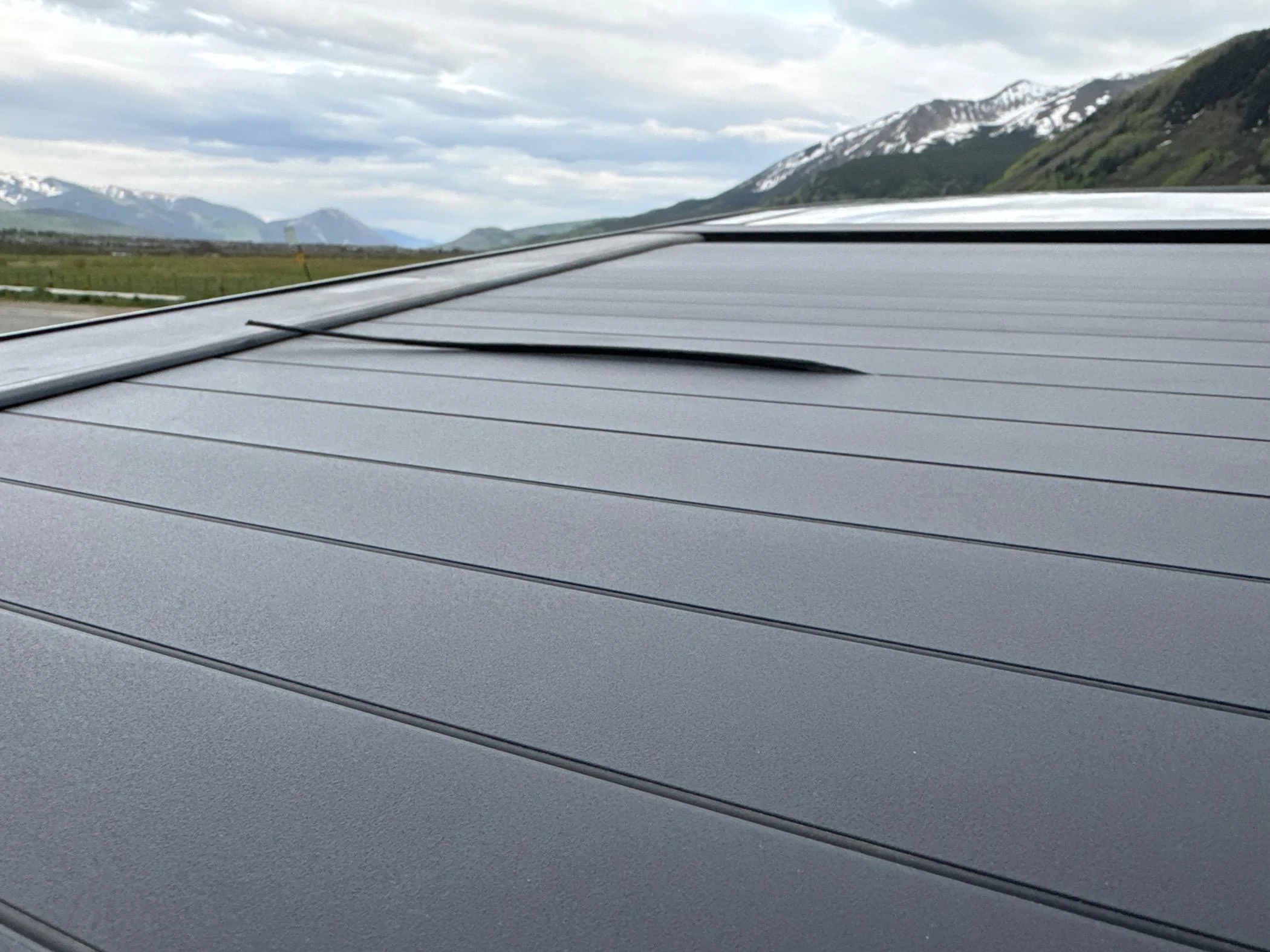 Tesla Cybertruck Tonneau Cover Horizontal gasket fail imag