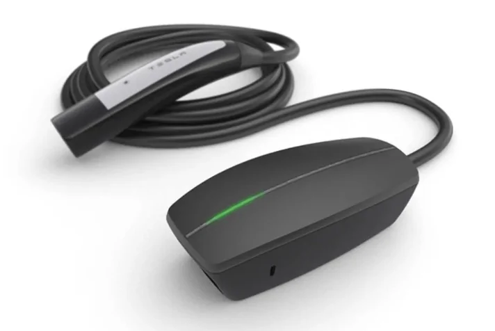 Tesla Cybertruck All Foundation Series owners will receive $2,500 voucher for Tesla Shop (to purchase Powershare Home Backup Equipment or other products) PowerShare Mobile Connector