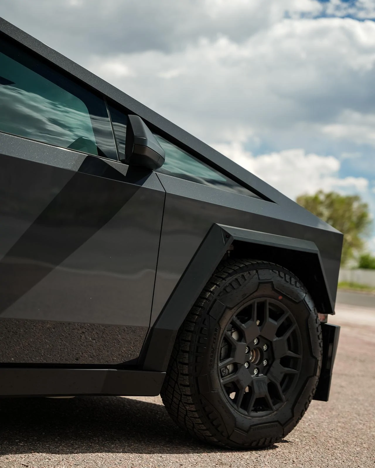 Tesla Cybertruck Logrus meet the world.... World meet Logrus Front corner showign metal flak