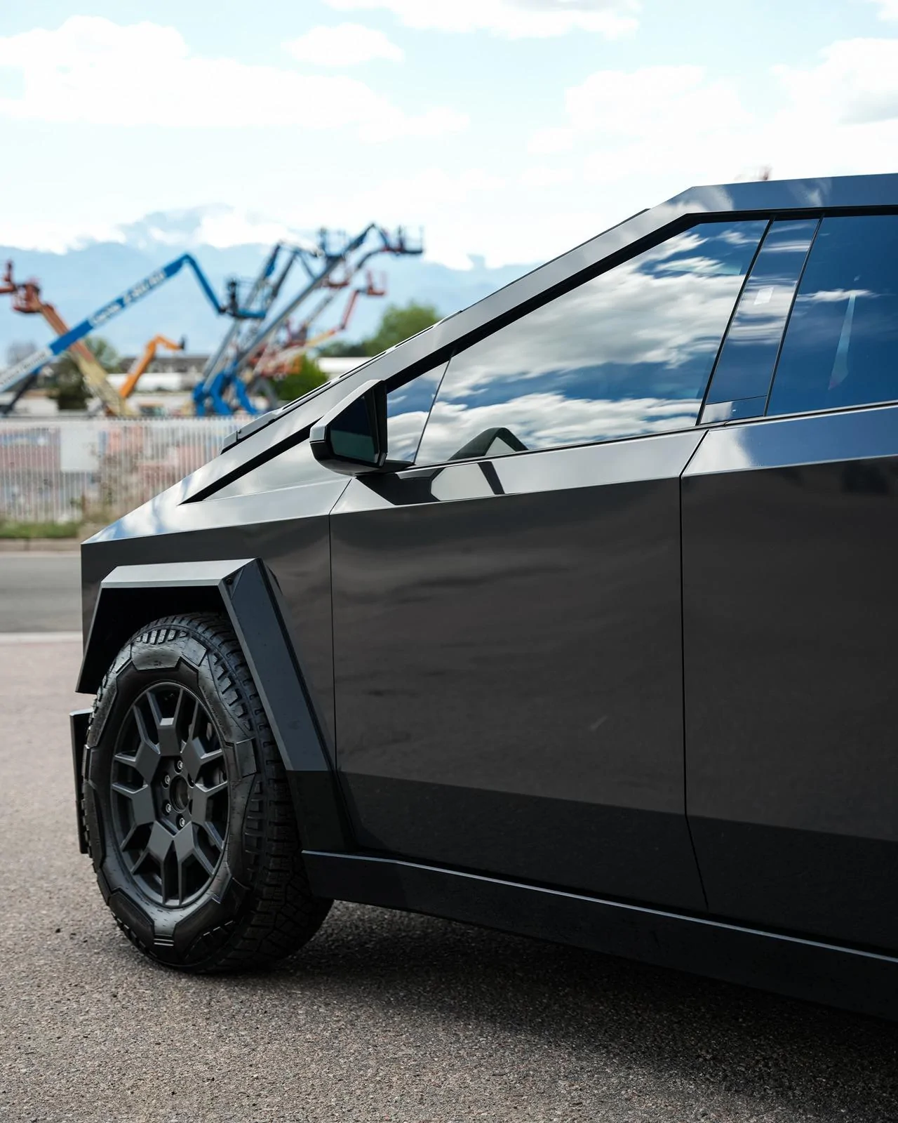 Tesla Cybertruck Logrus meet the world.... World meet Logrus close up left front