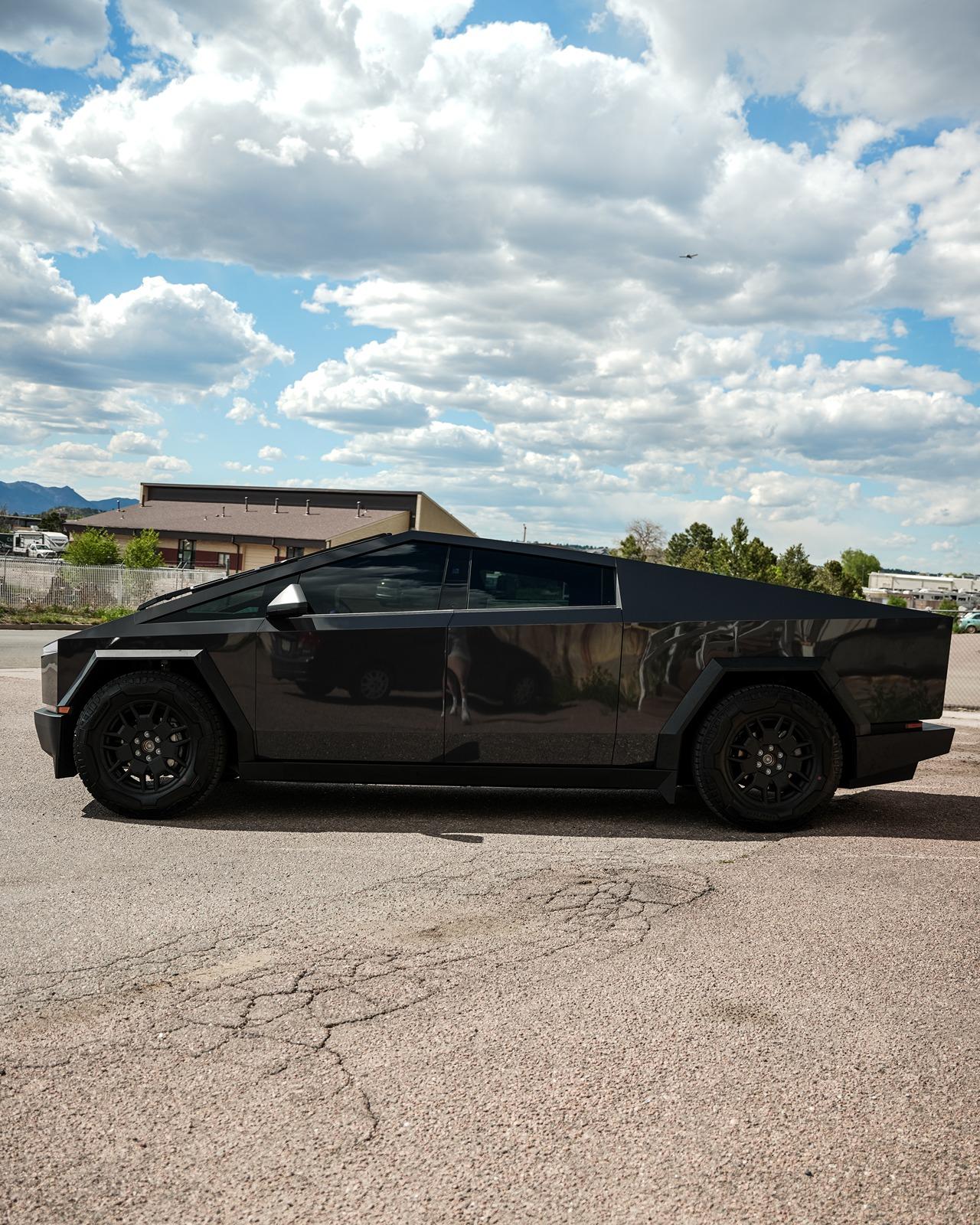 Tesla Cybertruck Logrus meet the world.... World meet Logrus Facing lwft side view