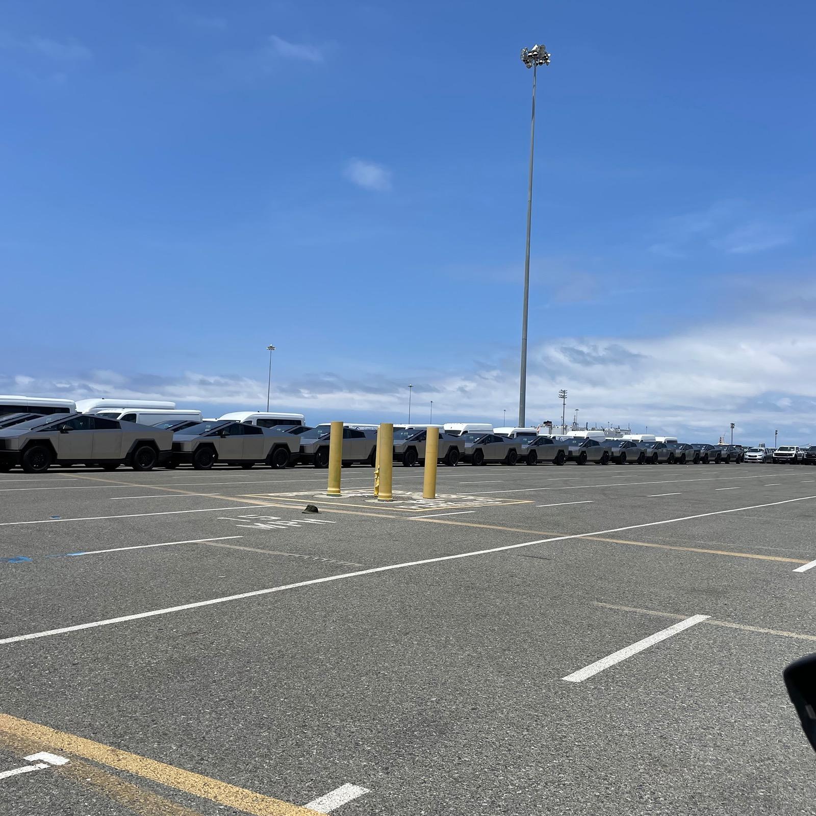 Tesla Cybertruck Hawaii Cybertrucks?? 73913597496__BD4E6F80-D9BA-4627-B6AC-A3C390EDCC10.fullsizerender