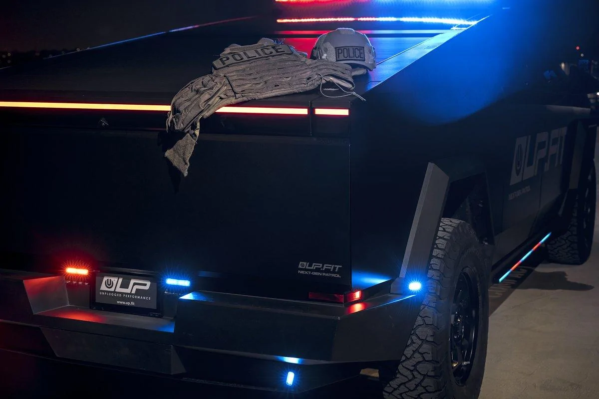 Tesla Cybertruck Cybertruck Police Vehicle launched by Unplugged Performance UPfit GPdDJ9NaIAAFtzI