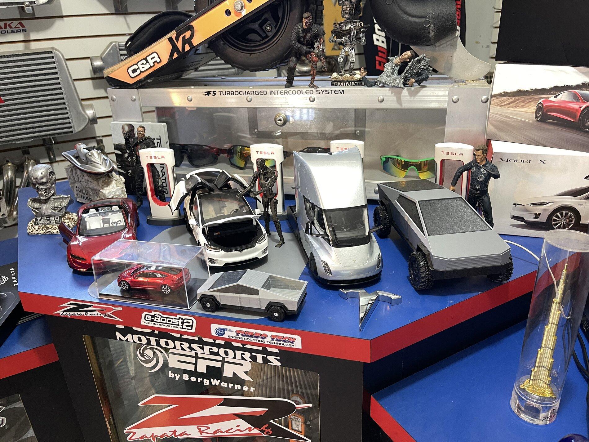 Tesla Cybertruck Cybertruck 1:20 3D scale ! E47261ED-B4AC-418F-8344-4AFB1BA08FD8