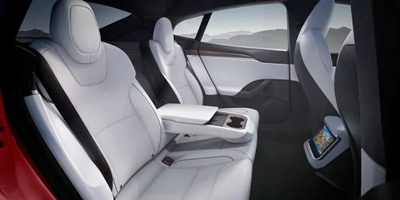 Tesla Cybertruck Tesla Model S with Yoke Steering wheel hits the public streets: First look Model-S-refresh-2021-Q4-2020-Tesla-2-c-564x282