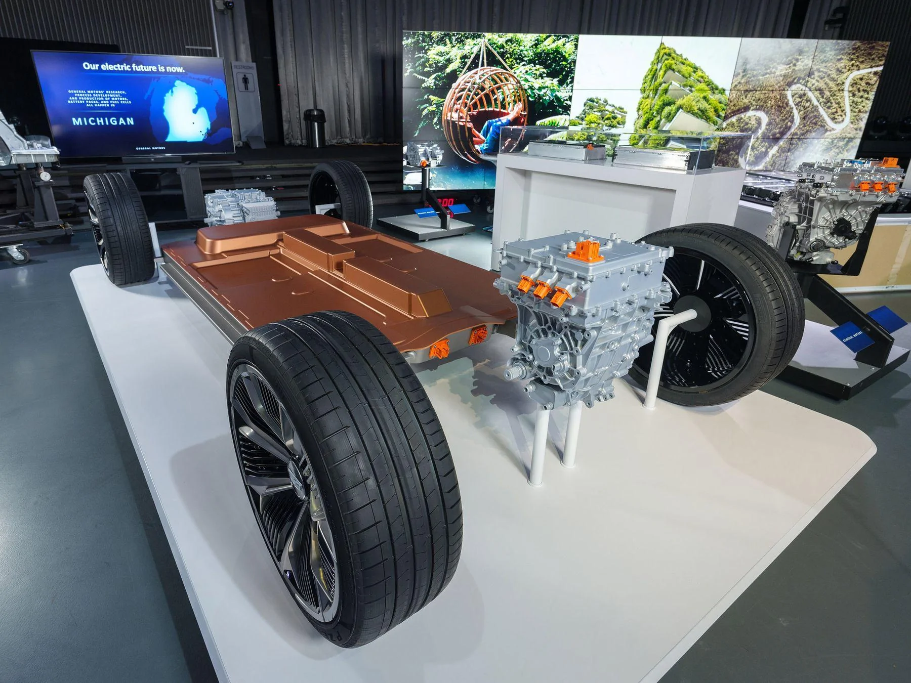 Tesla Cybertruck GM evaluating second U.S. battery plant for EVs amid construction of $2.3 billion facility in Ohio 1800x-1