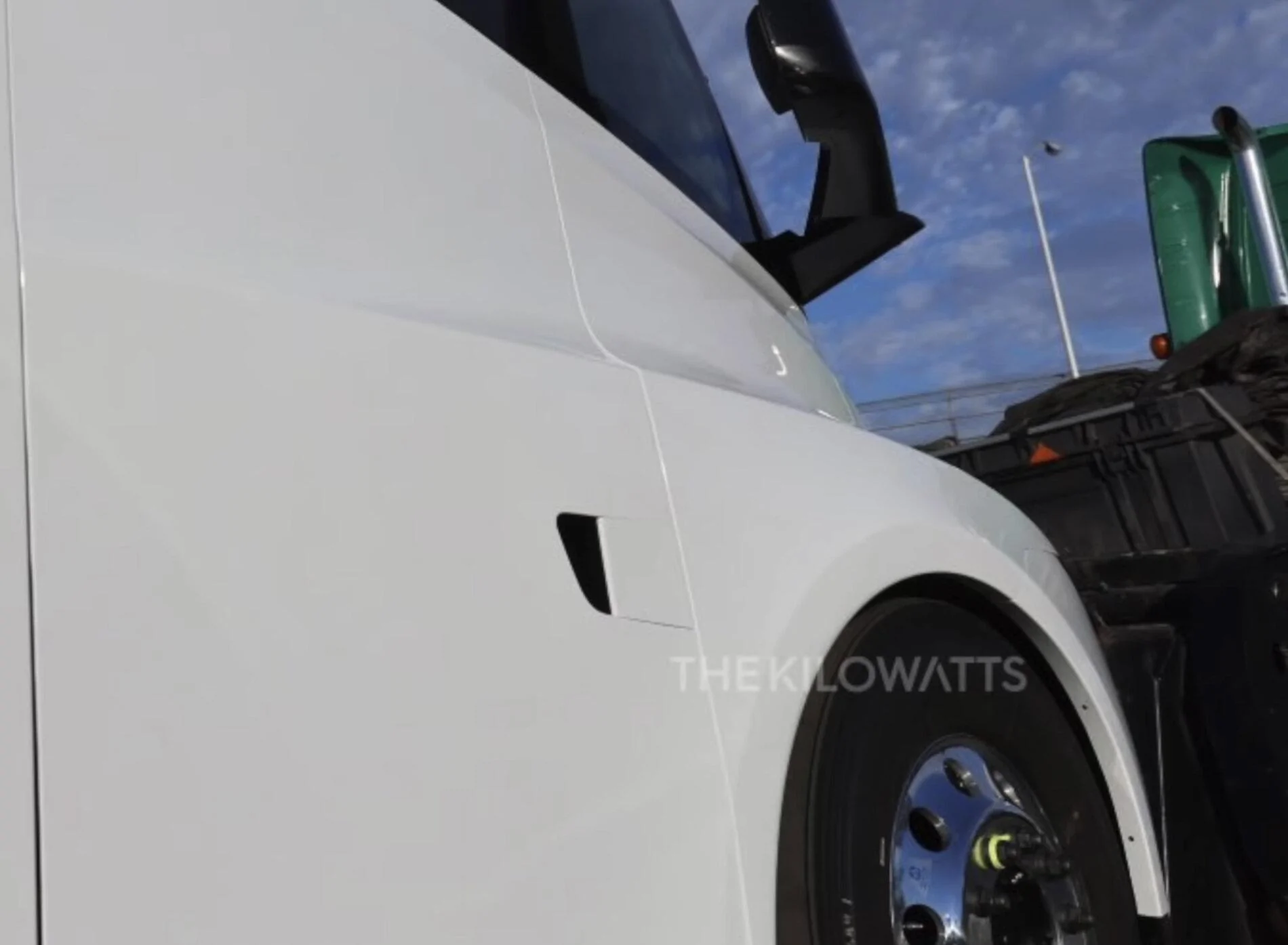 Tesla Cybertruck Elon: Cybertruck will not have door handles! 42B85E8D-C2E2-4CD3-B1AB-10007B91F228