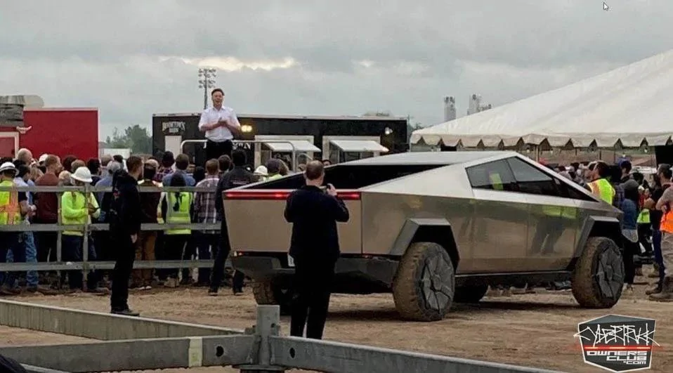 Tesla Cybertruck ? Cybertruck Spotted at Giga Texas Plant! + Interior Look with Yoke Steering Wheel and Performance Pedals! Tesla Cybertruck spotted at Giga Texas Plant Elon Musk driven 3