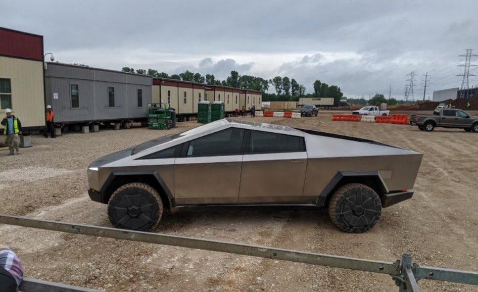 Tesla Cybertruck ? Cybertruck Spotted at Giga Texas Plant! + Interior Look with Yoke Steering Wheel and Performance Pedals! EzEB_KMVkAElmuH