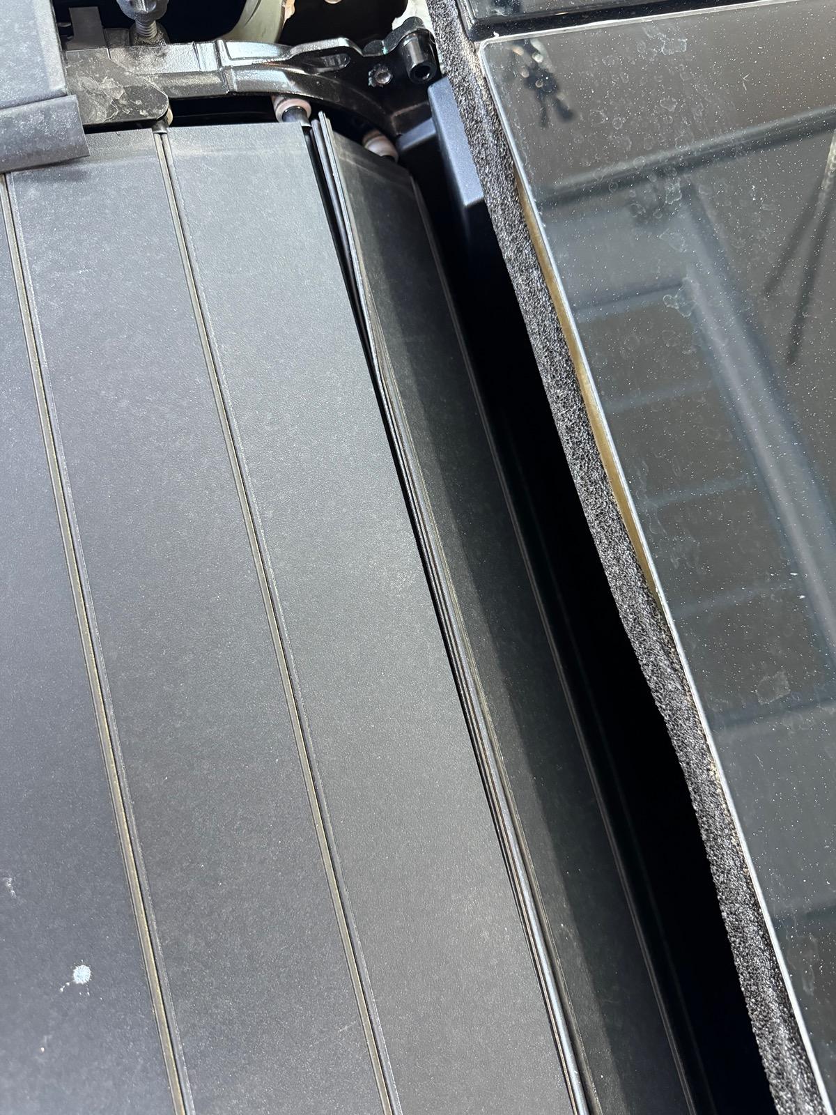 Tesla Cybertruck Tonneau Misaligned or seal broken IMG_8710