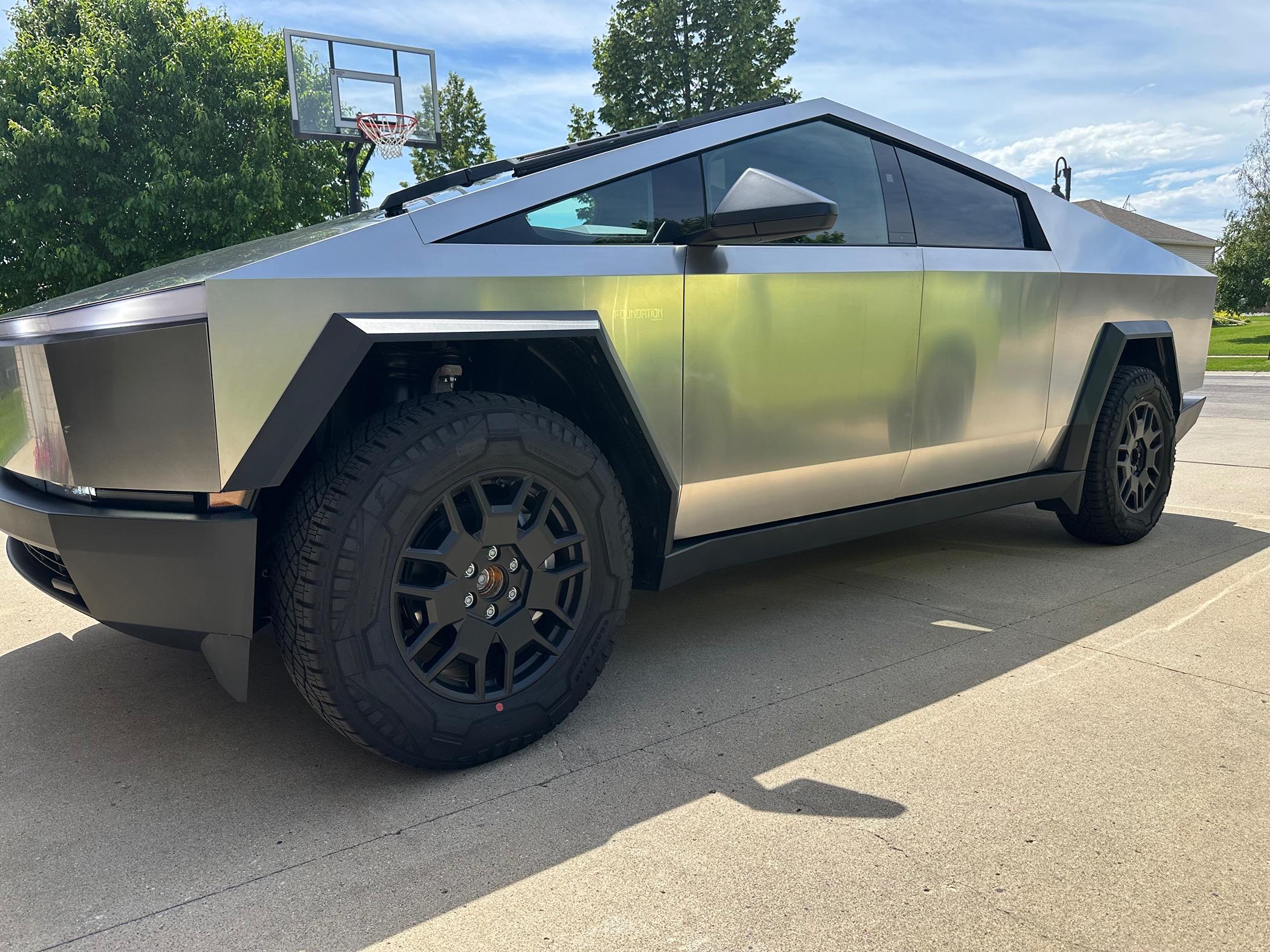 Tesla Cybertruck Slick aftermarket center cap IMG_1880