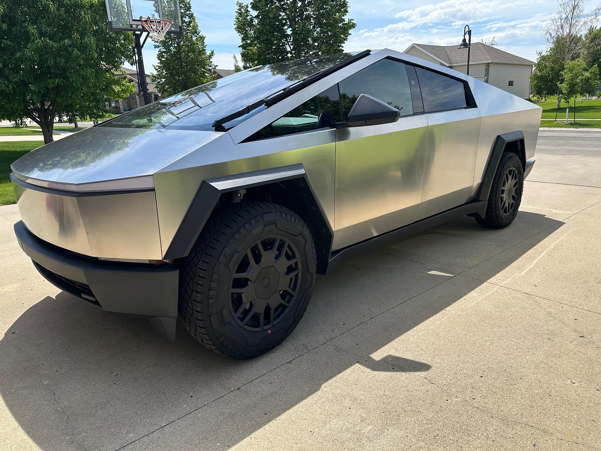 Tesla Cybertruck Slick aftermarket center cap IMG_1889