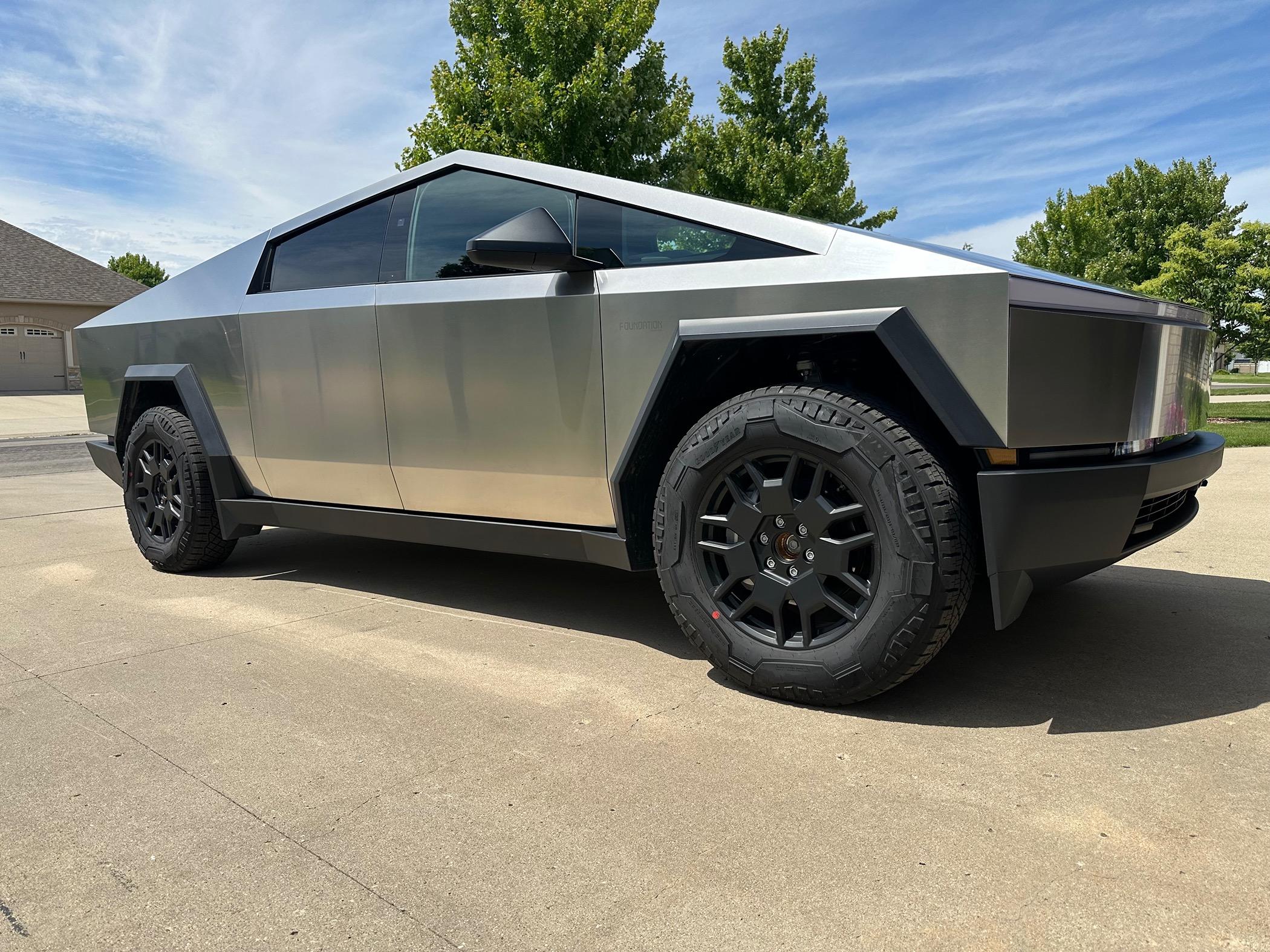 Tesla Cybertruck Slick aftermarket center cap IMG_1884