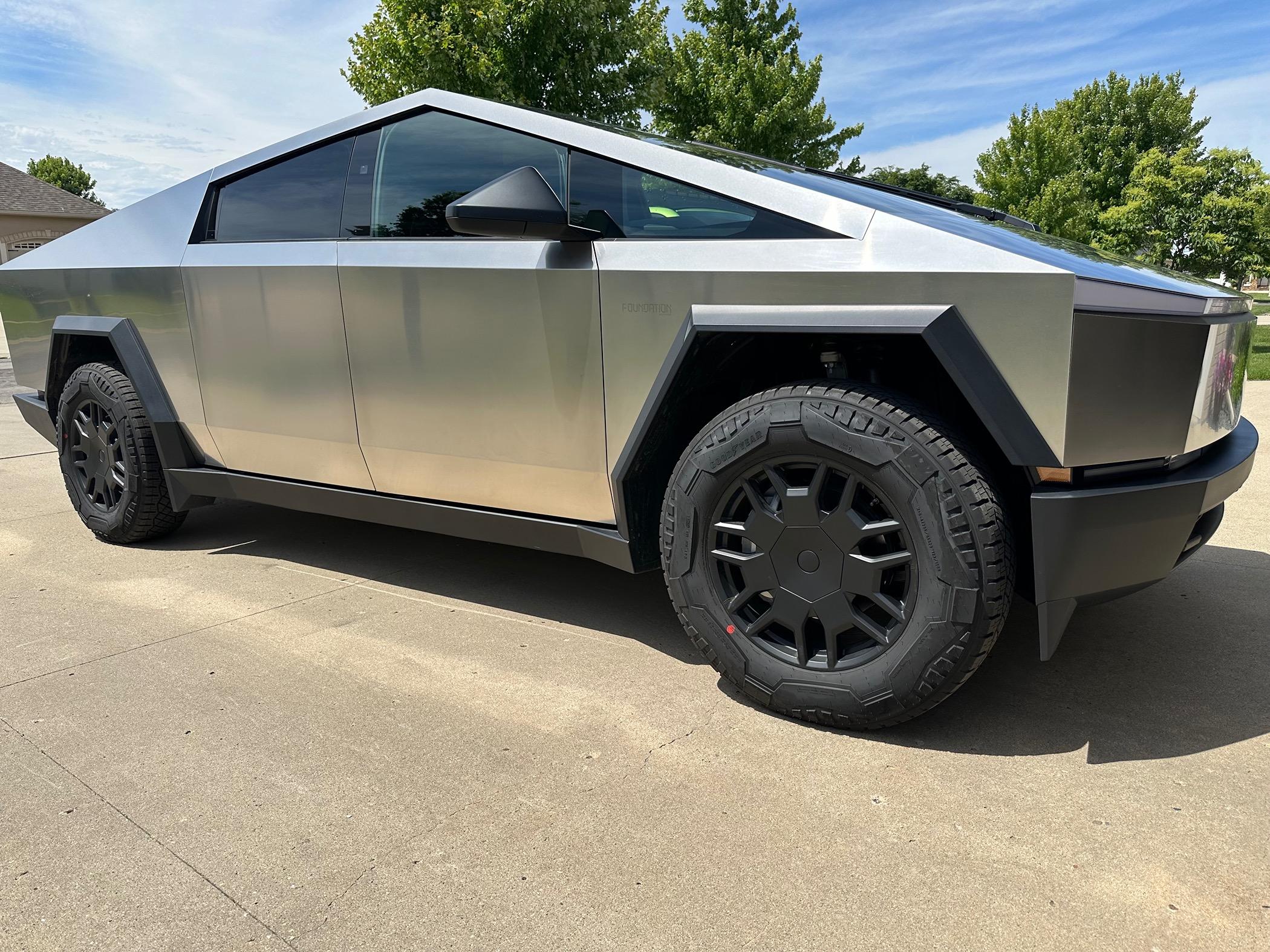 Tesla Cybertruck Slick aftermarket center cap IMG_1886