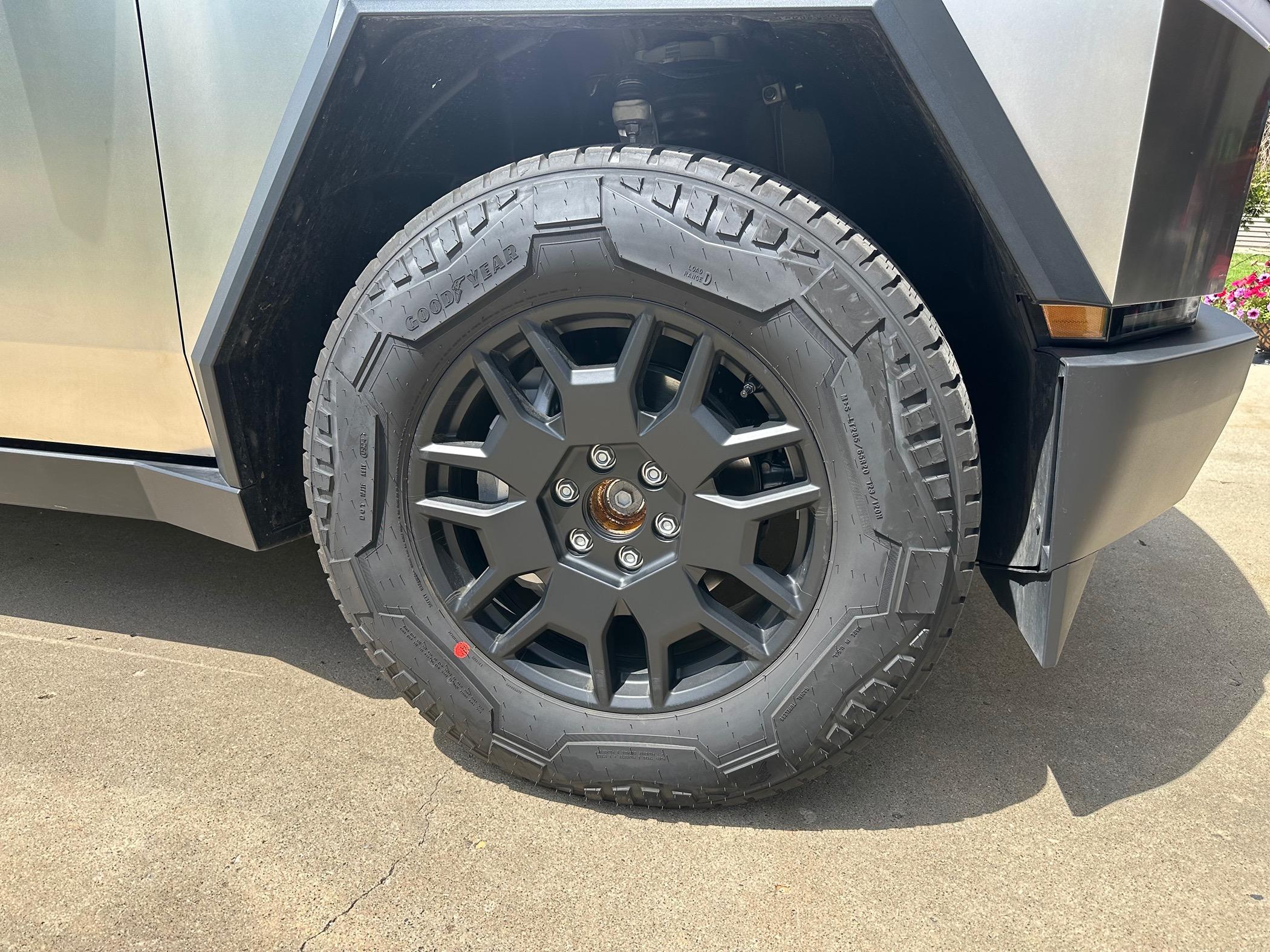 Tesla Cybertruck Slick aftermarket center cap IMG_1885
