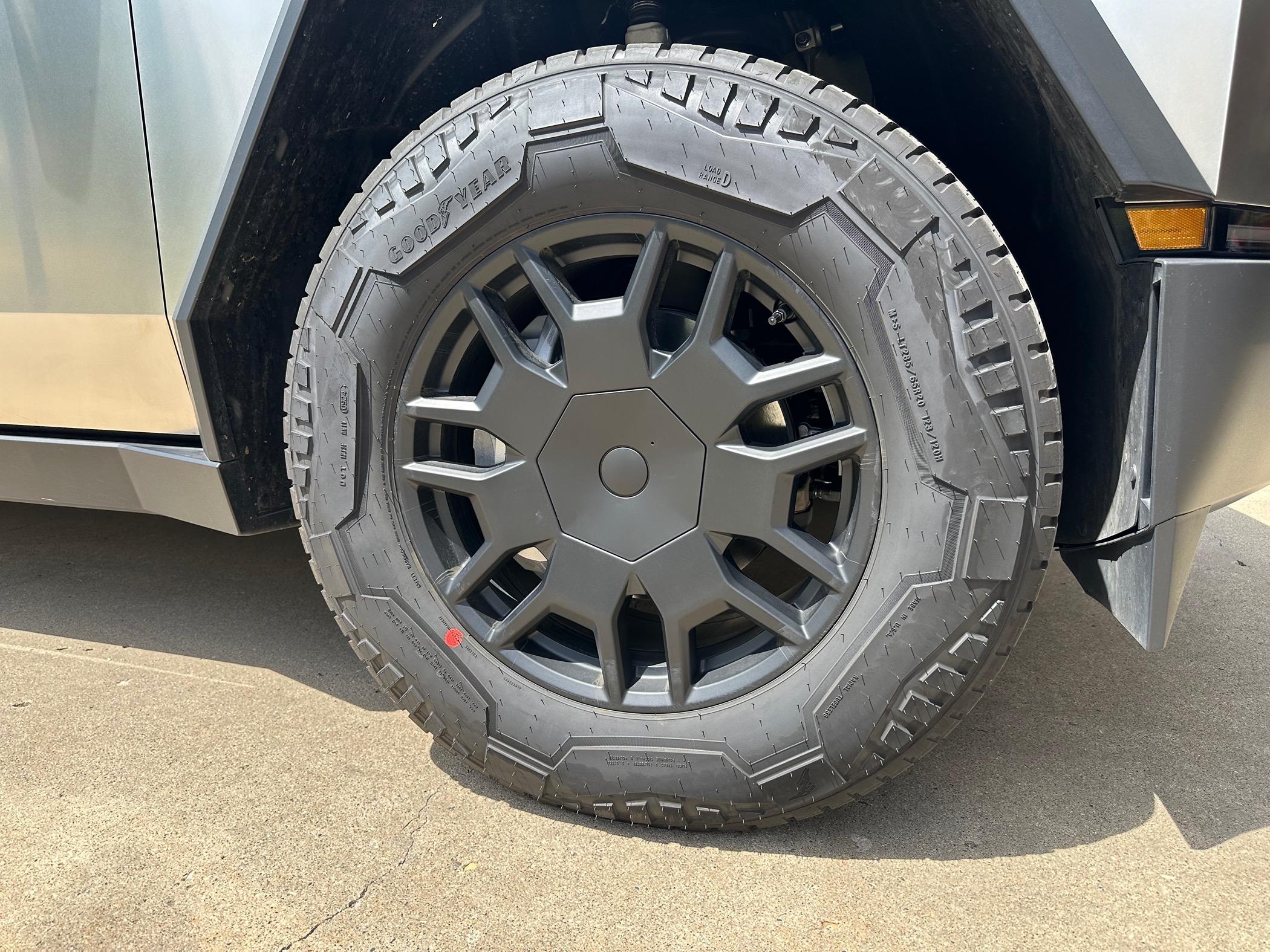 Tesla Cybertruck Slick aftermarket center cap IMG_1888