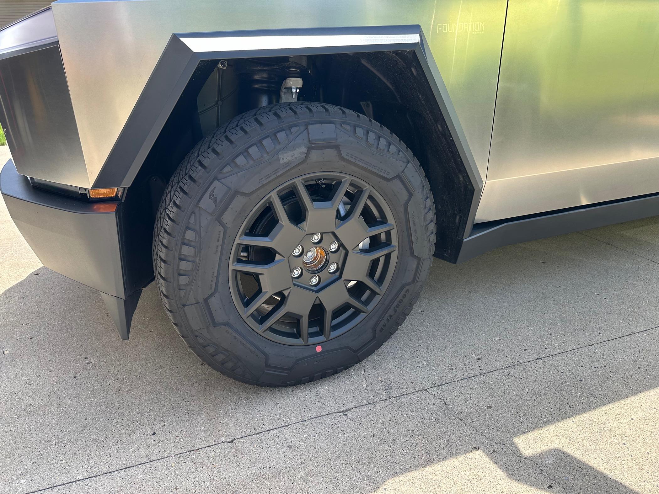 Tesla Cybertruck Slick aftermarket center cap IMG_1881