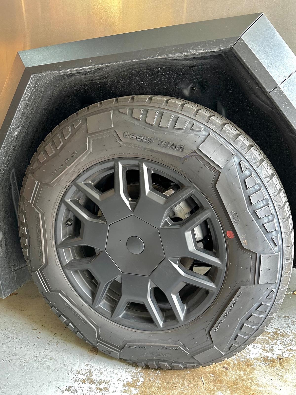 Tesla Cybertruck Slick aftermarket center cap IMG_1770