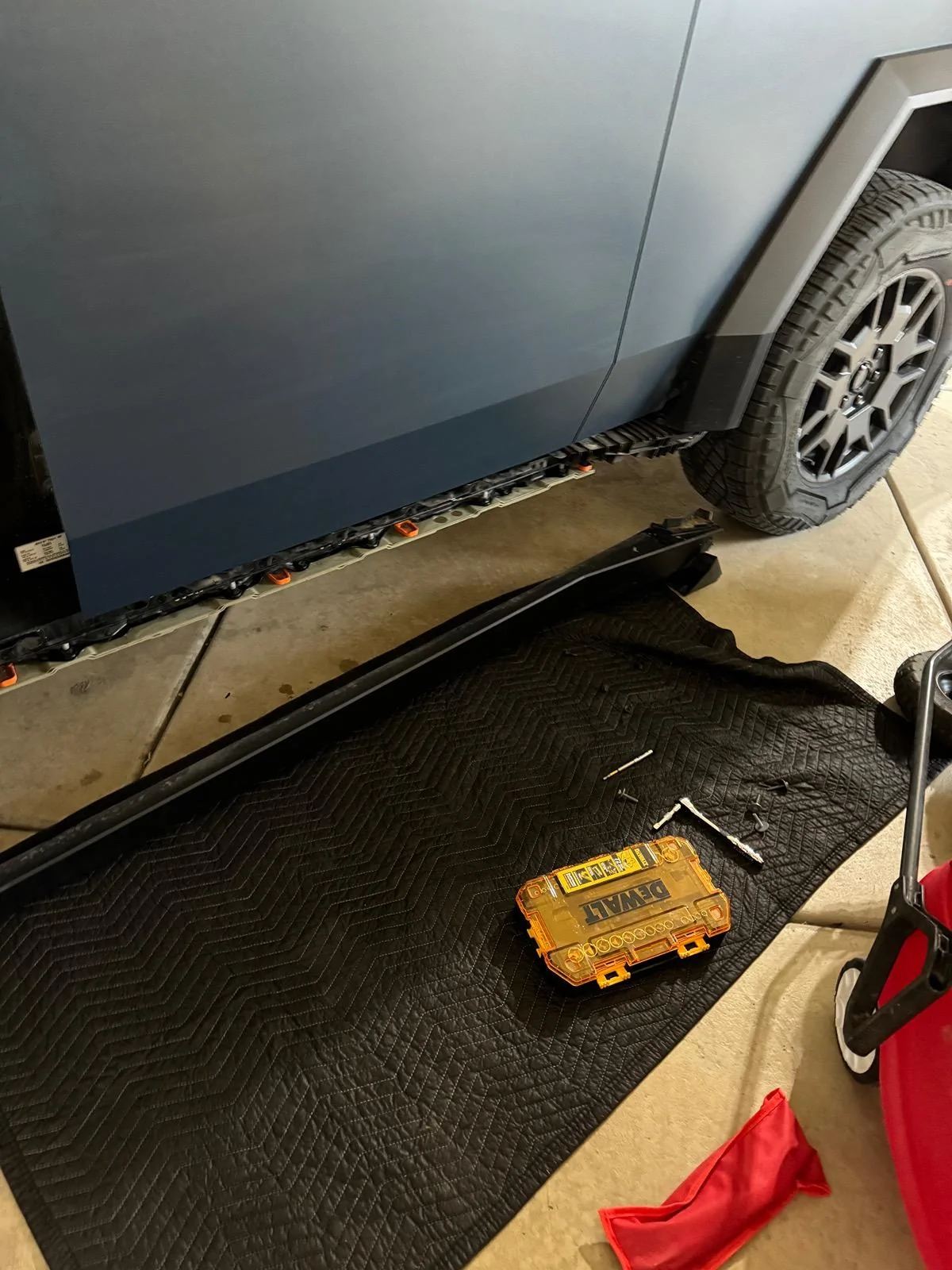Tesla Cybertruck Both Rear Wheel Rocker Fairings Broken IMG_5285