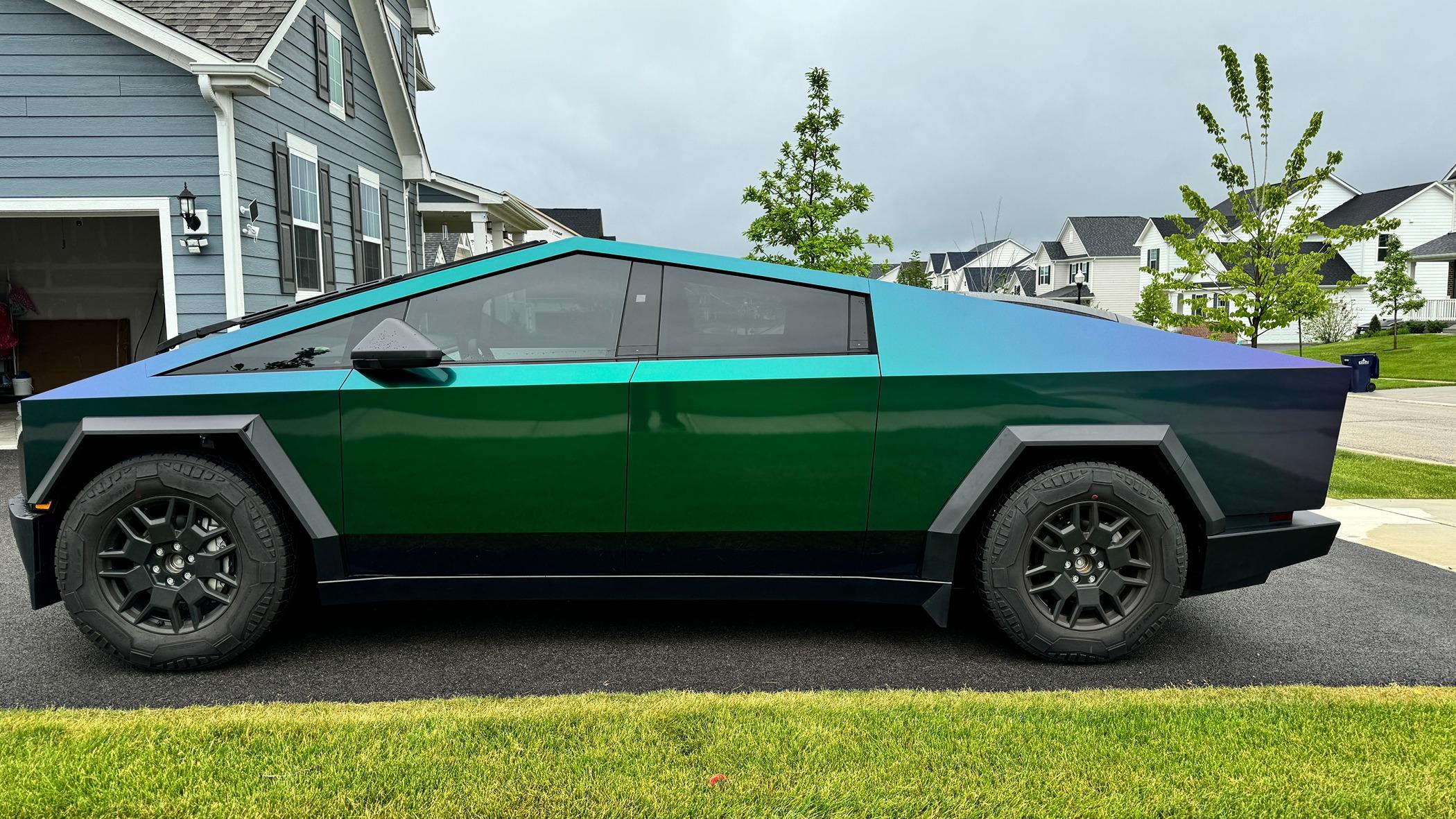 Tesla Cybertruck COLOR SHIFT / FADE / CHAMELEON Vinyl Wrap & PPF Cybertruck -- Photos & Videos IMG_4576.JPG