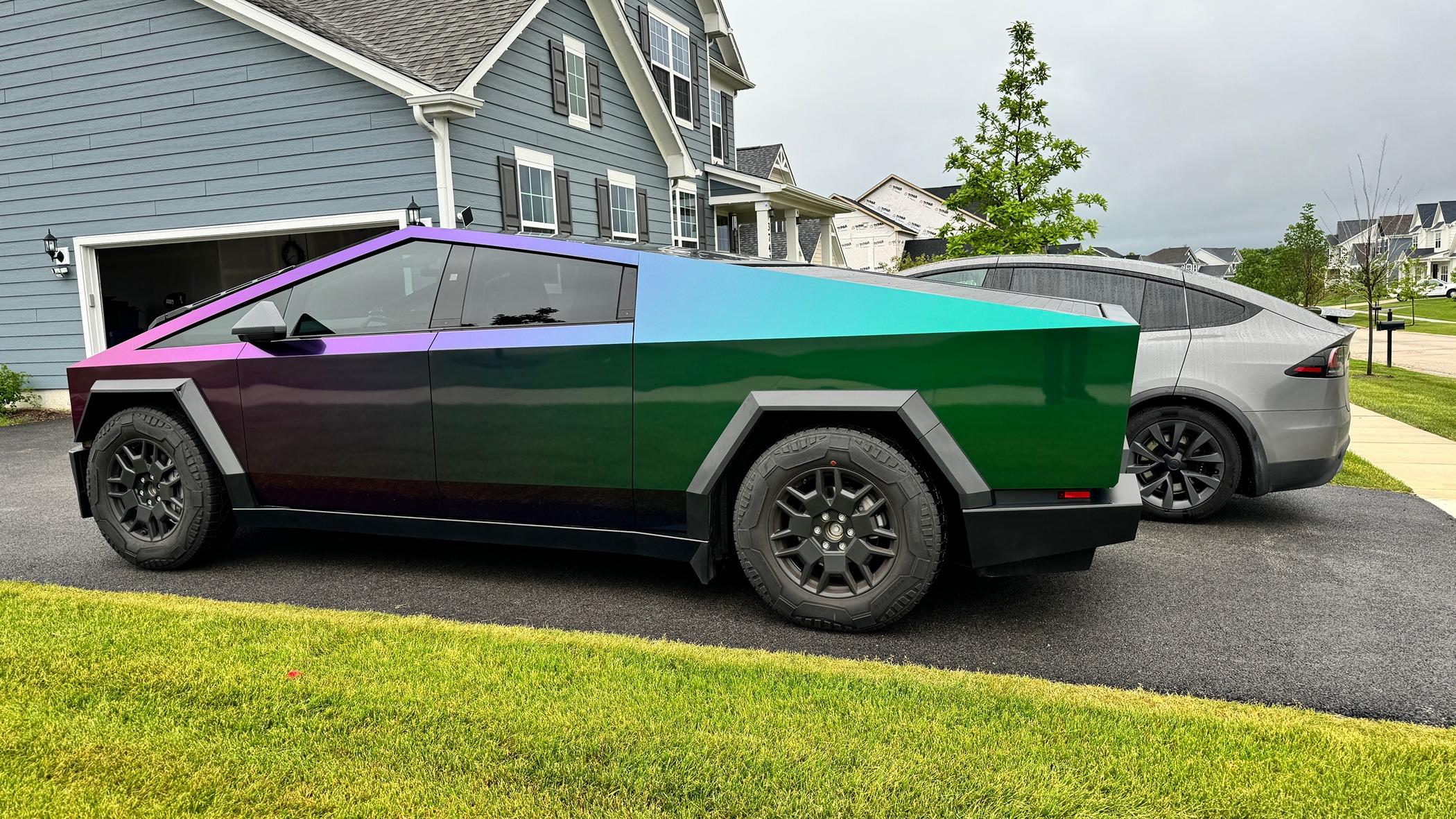 Tesla Cybertruck COLOR SHIFT / FADE / CHAMELEON Vinyl Wrap & PPF Cybertruck -- Photos & Videos IMG_4577.JPG