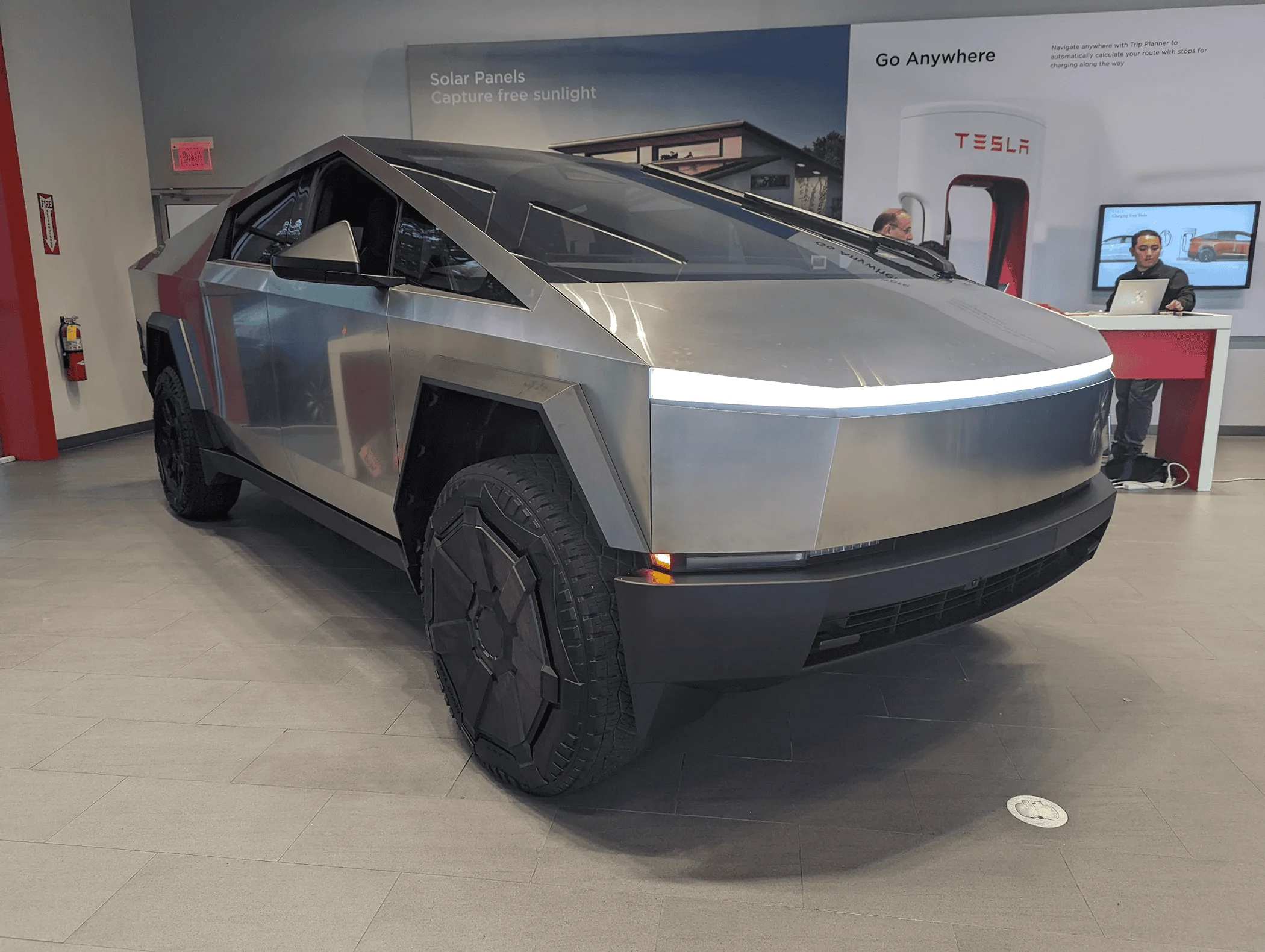 Tesla Cybertruck Tomato sauce vandalism 1718141845753-hz