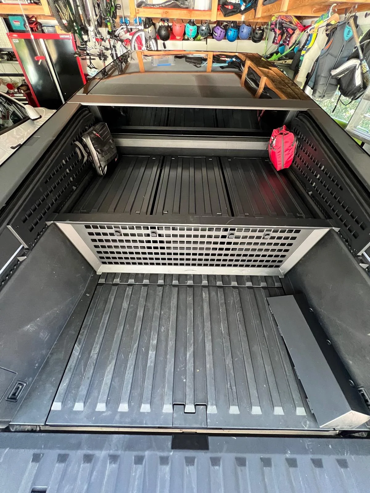 Tesla Cybertruck Do 6 Storage Bins fit with the cargo divider installed? IMG_8329