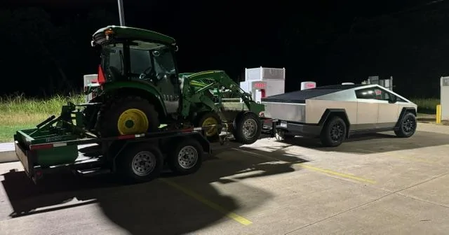 Tesla Cybertruck Cybertruck range while towing is HORRIBLE! Charging the JD