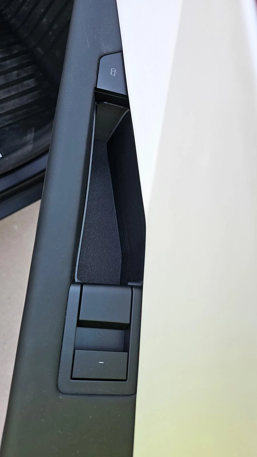 Tesla Cybertruck Twraps products not ready for prime time. 20240614_171502