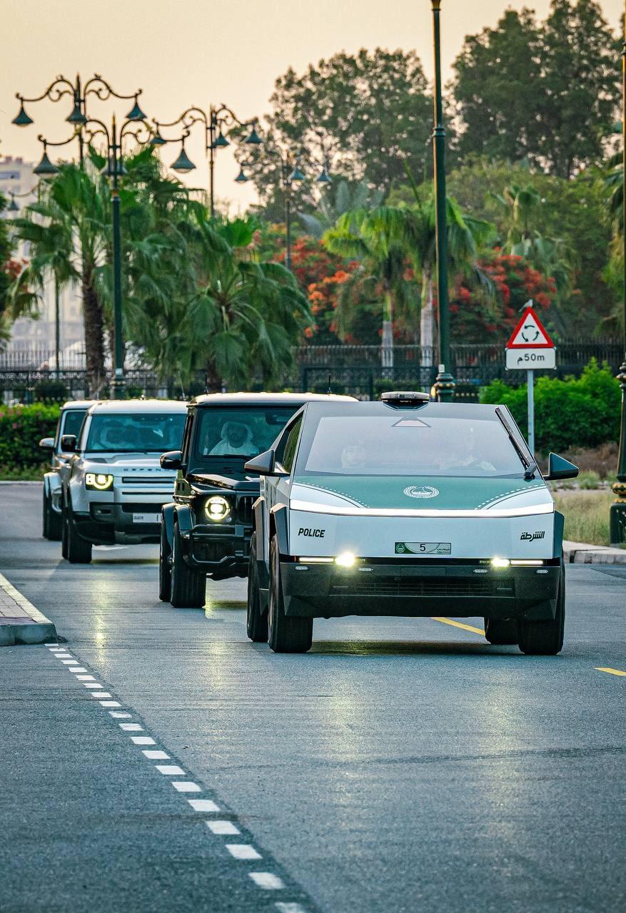 Tesla Cybertruck Dubai Police Cybertruck, First Official Police CT GQLluy8WwAAFr3R
