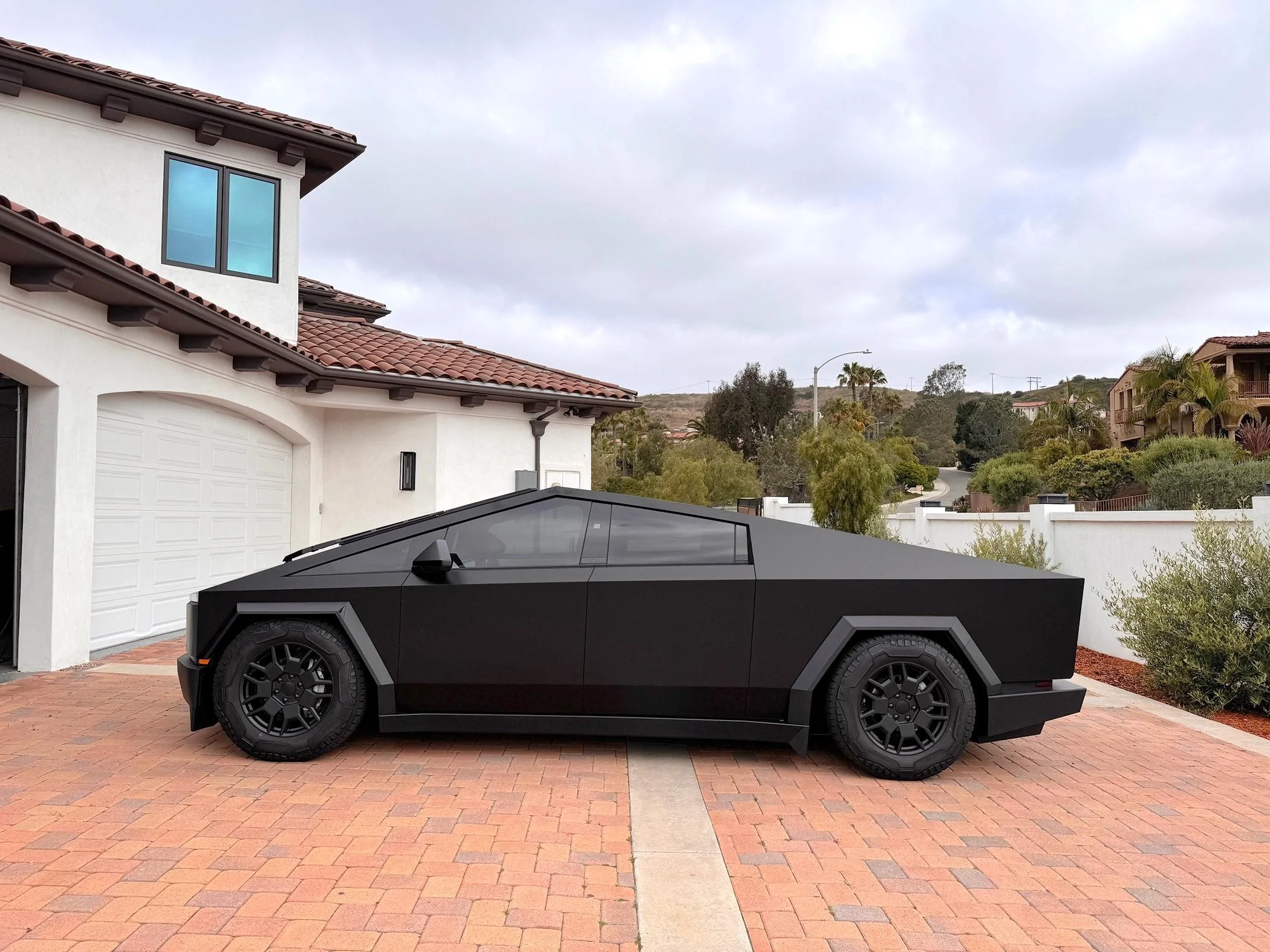 Tesla Cybertruck SLAMMED matte black Cybertruck on deflate all air suspension mode IMG_4541